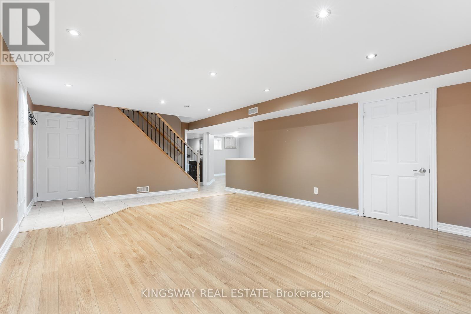 236 Woodale Avenue, Oakville, Ontario  L6K 2N2 - Photo 23 - W12516554