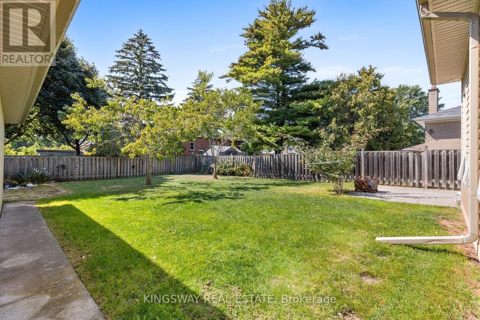 236 Woodale Avenue, Oakville, Ontario  L6K 2N2 - Photo 3 - W12516554