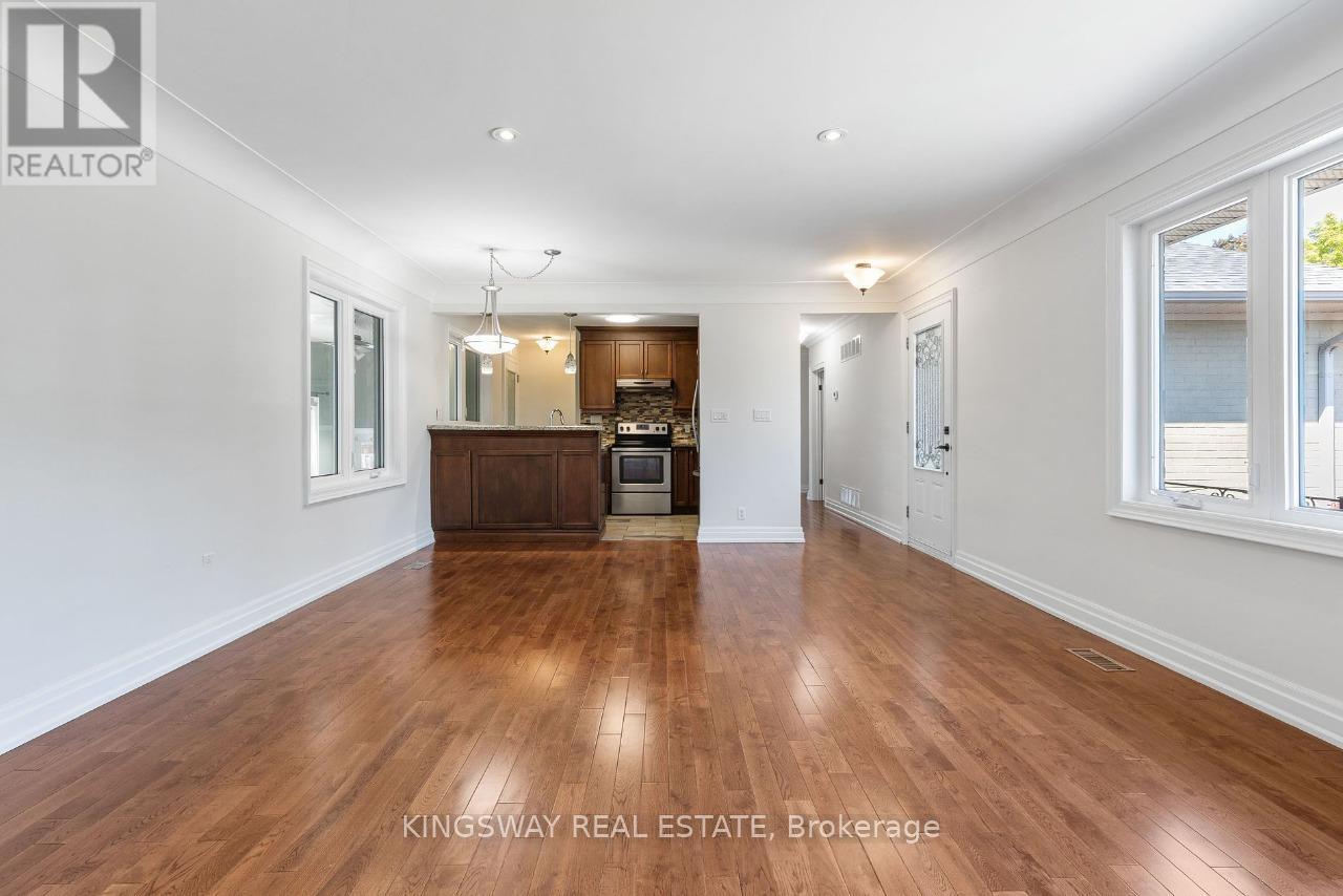 236 Woodale Avenue, Oakville, Ontario  L6K 2N2 - Photo 5 - W12516554