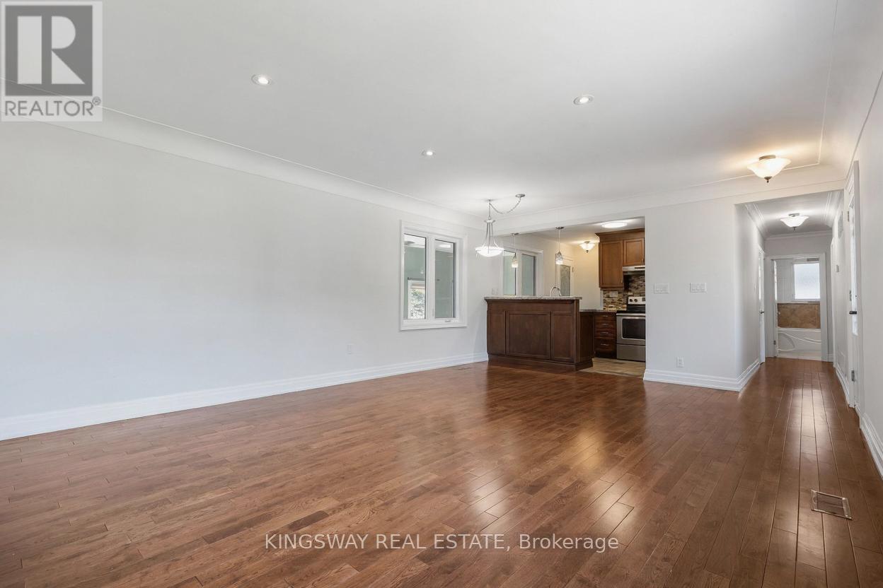 236 Woodale Avenue, Oakville, Ontario  L6K 2N2 - Photo 6 - W12516554