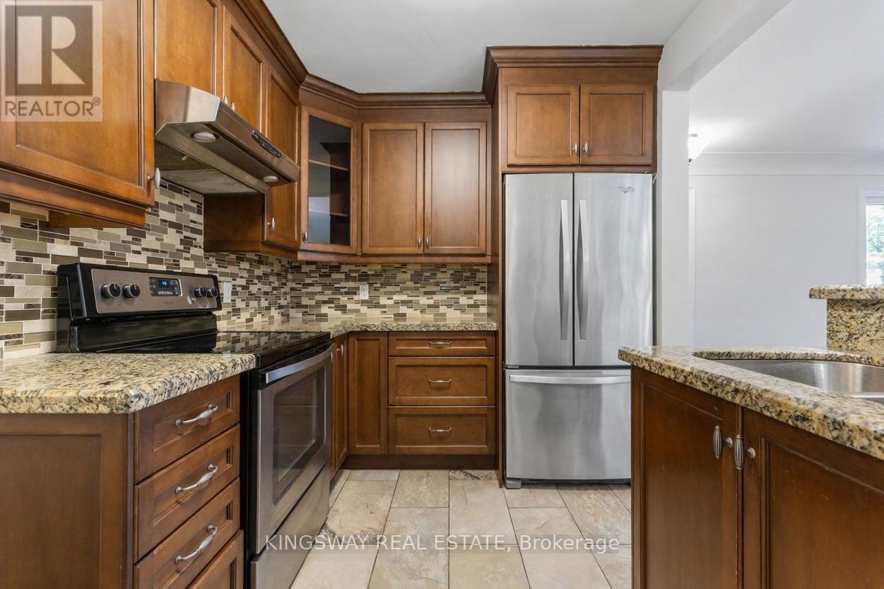 236 Woodale Avenue, Oakville, Ontario  L6K 2N2 - Photo 9 - W12516554