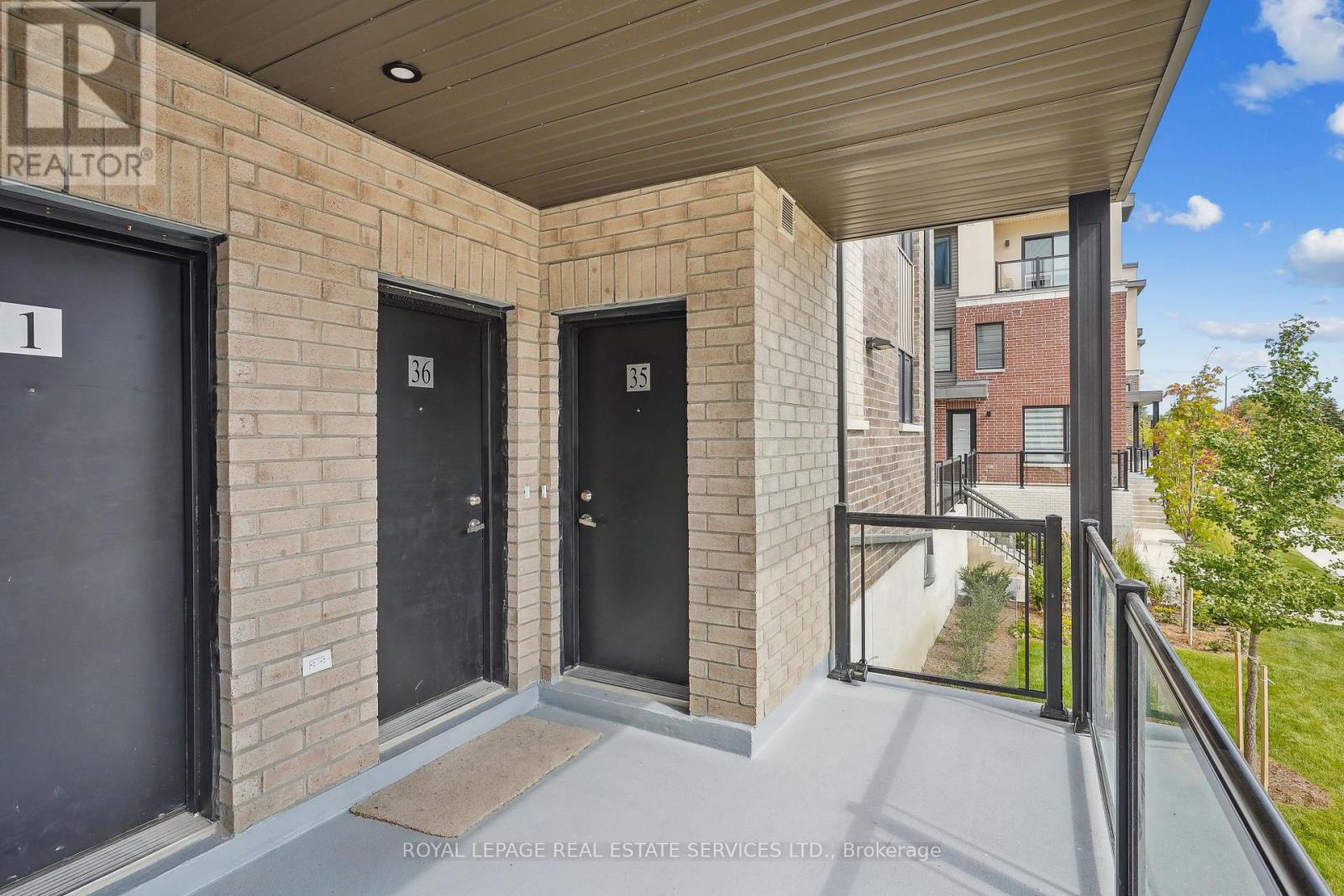 35 - 3409 Ridgeway Drive, Mississauga, Ontario  L5L 0B9 - Photo 3 - W12516558