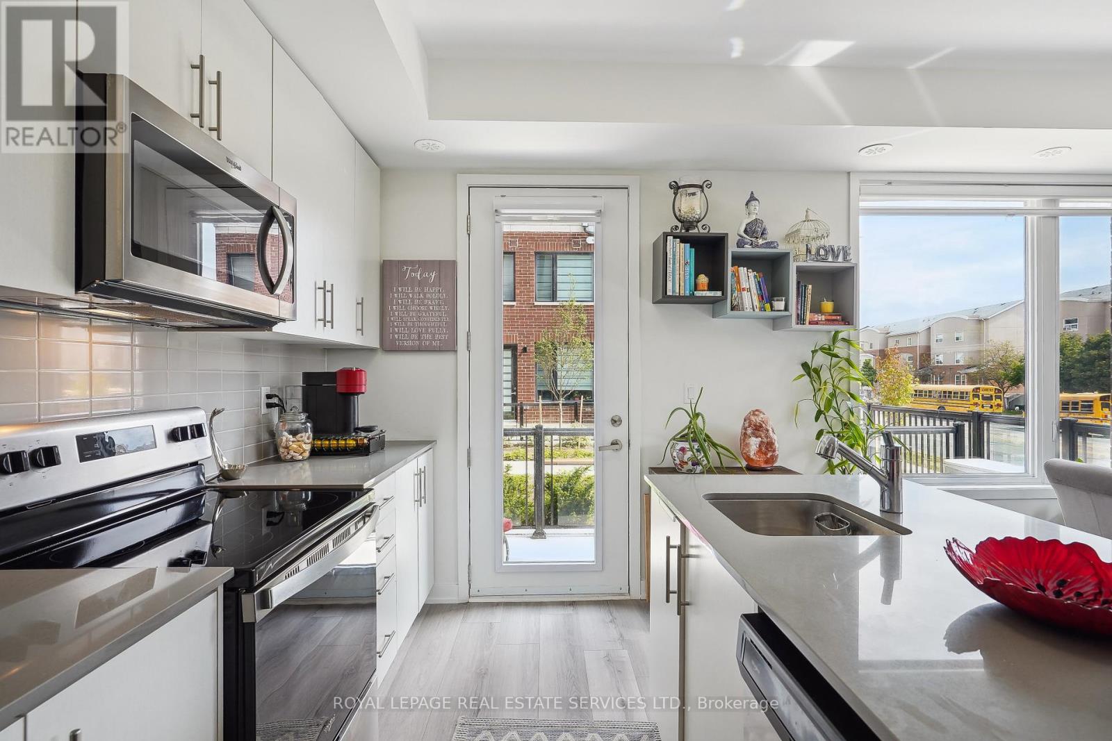 35 - 3409 Ridgeway Drive, Mississauga, Ontario  L5L 0B9 - Photo 9 - W12516558