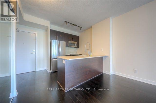1604 - 4011 Brickstone Mews, Mississauga, Ontario  L5B 0G3 - Photo 2 - W12516574