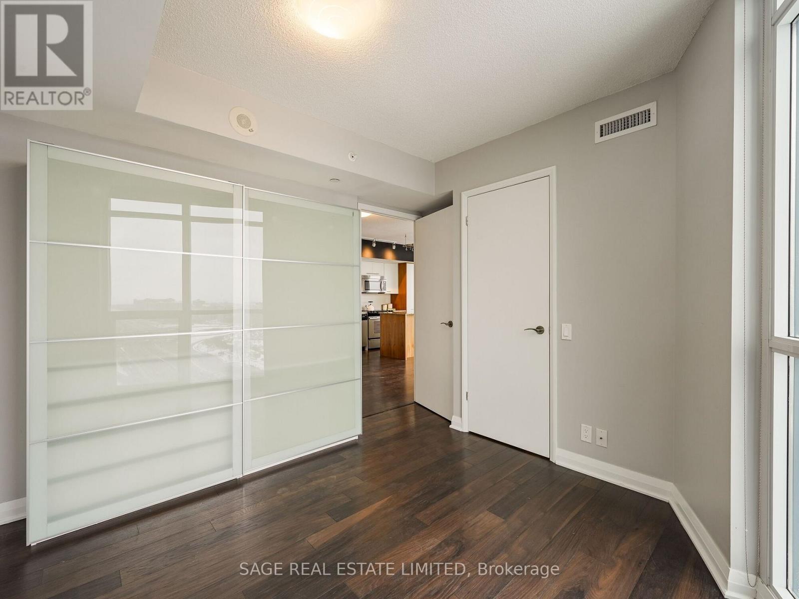 2110 - 5 Valhalla Inn Road, Toronto, Ontario  M9B 0B1 - Photo 15 - W12516612