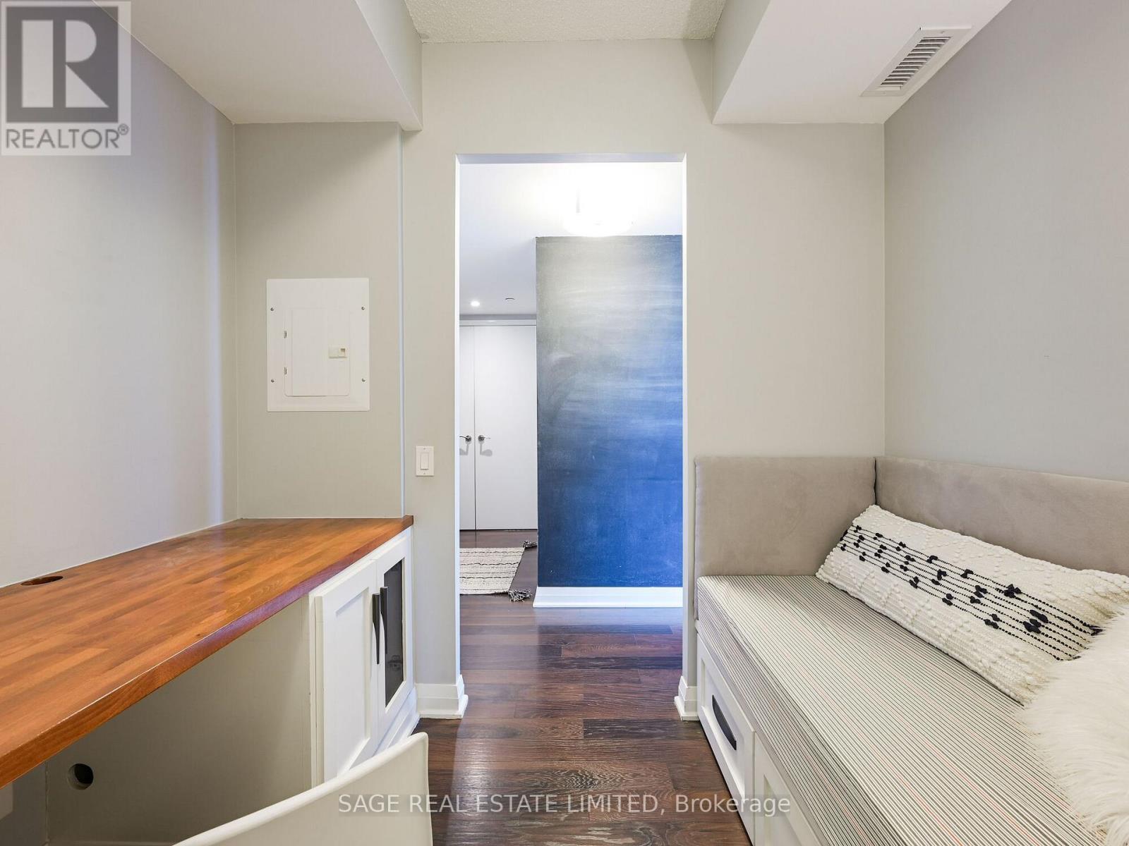 2110 - 5 Valhalla Inn Road, Toronto, Ontario  M9B 0B1 - Photo 18 - W12516612