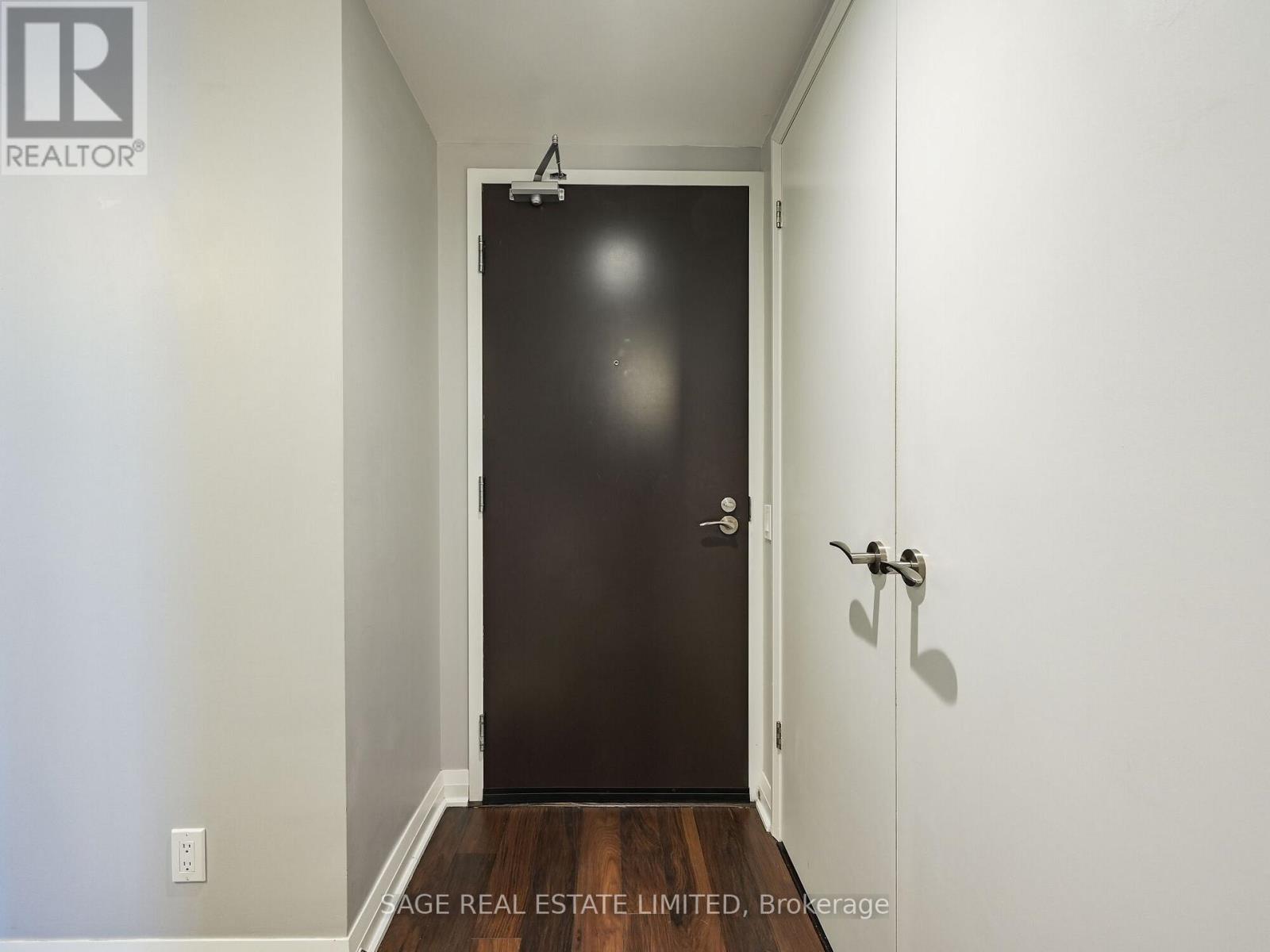 2110 - 5 Valhalla Inn Road, Toronto, Ontario  M9B 0B1 - Photo 2 - W12516612