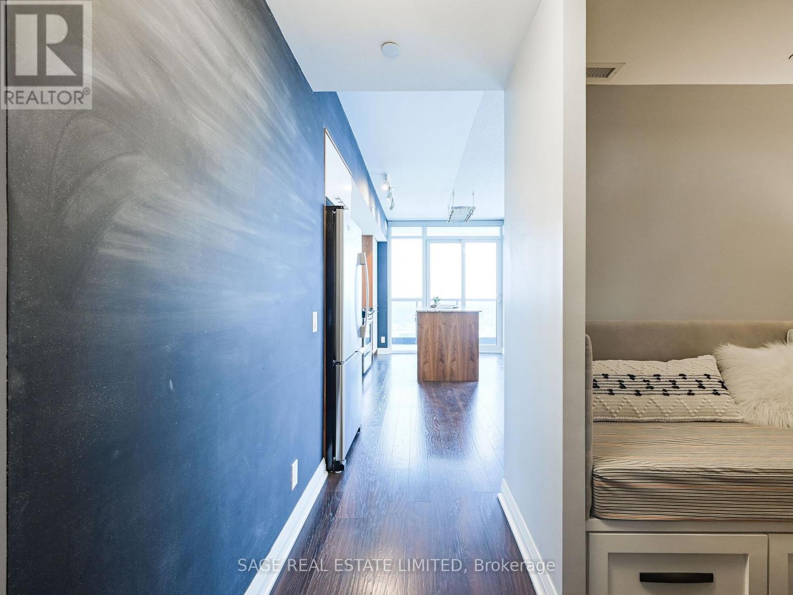 2110 - 5 Valhalla Inn Road, Toronto, Ontario  M9B 0B1 - Photo 4 - W12516612