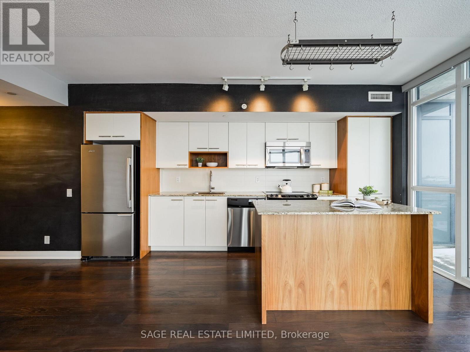 2110 - 5 Valhalla Inn Road, Toronto, Ontario  M9B 0B1 - Photo 6 - W12516612