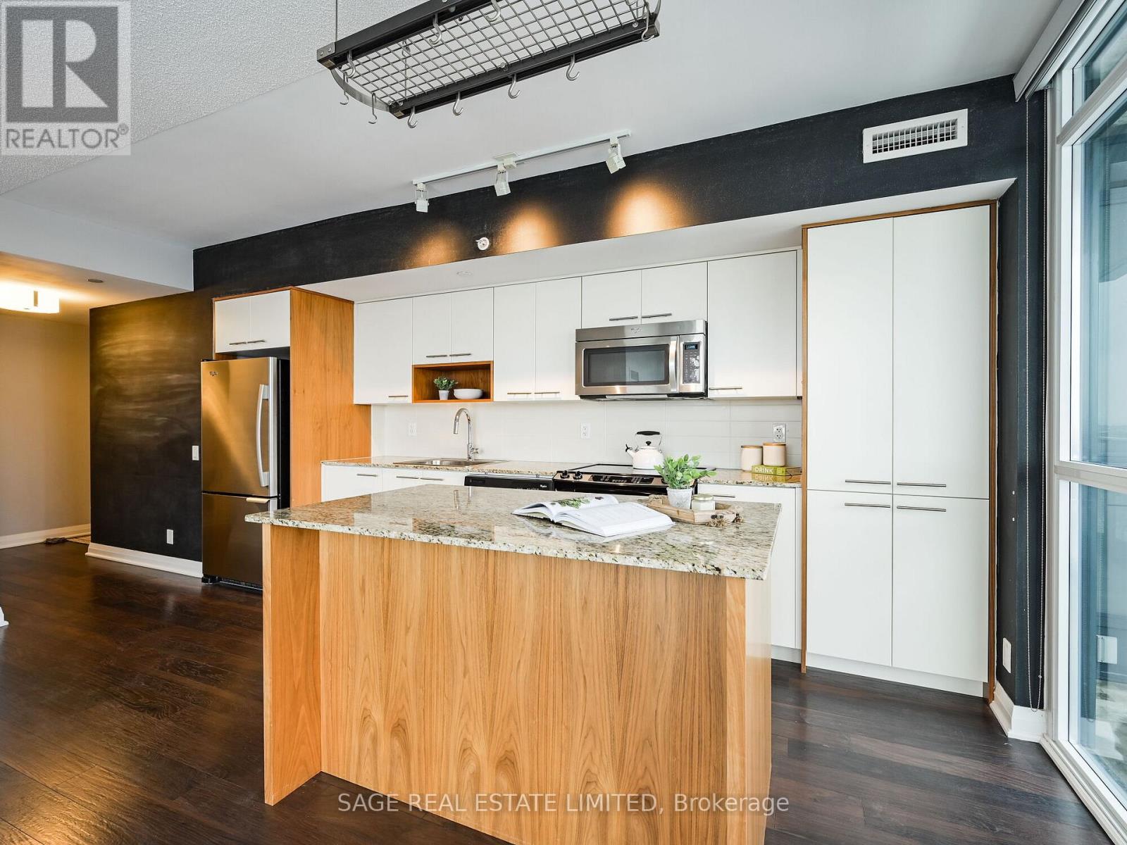 2110 - 5 Valhalla Inn Road, Toronto, Ontario  M9B 0B1 - Photo 7 - W12516612