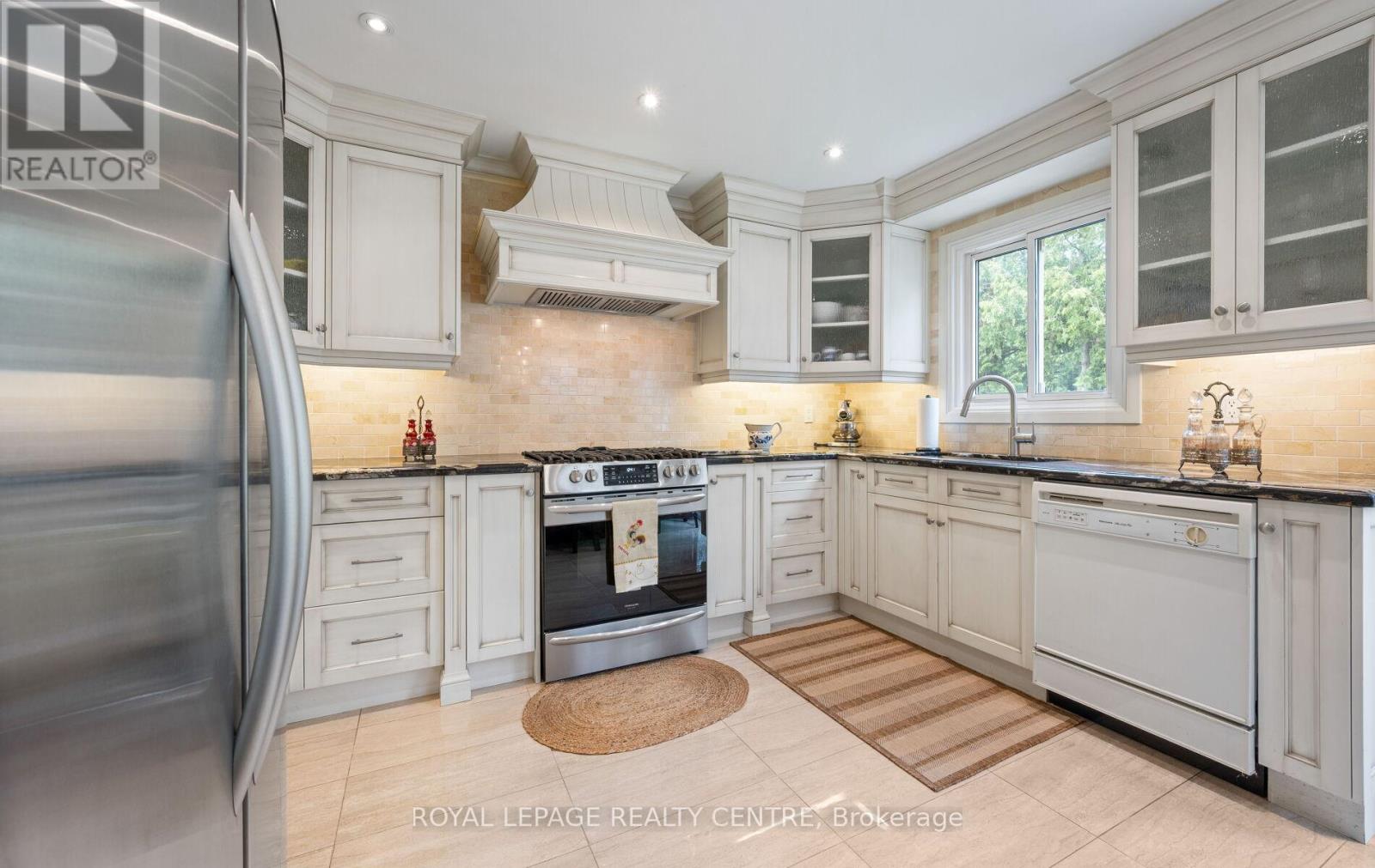 4383 Mayflower Drive, Mississauga, Ontario  L5R 1T4 - Photo 12 - W12516638