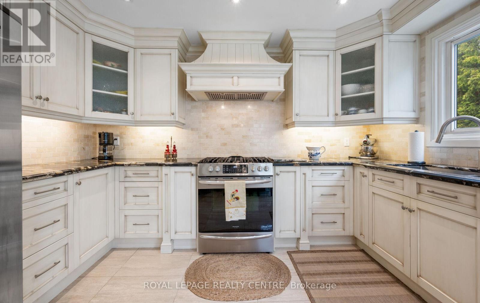 4383 Mayflower Drive, Mississauga, Ontario  L5R 1T4 - Photo 13 - W12516638