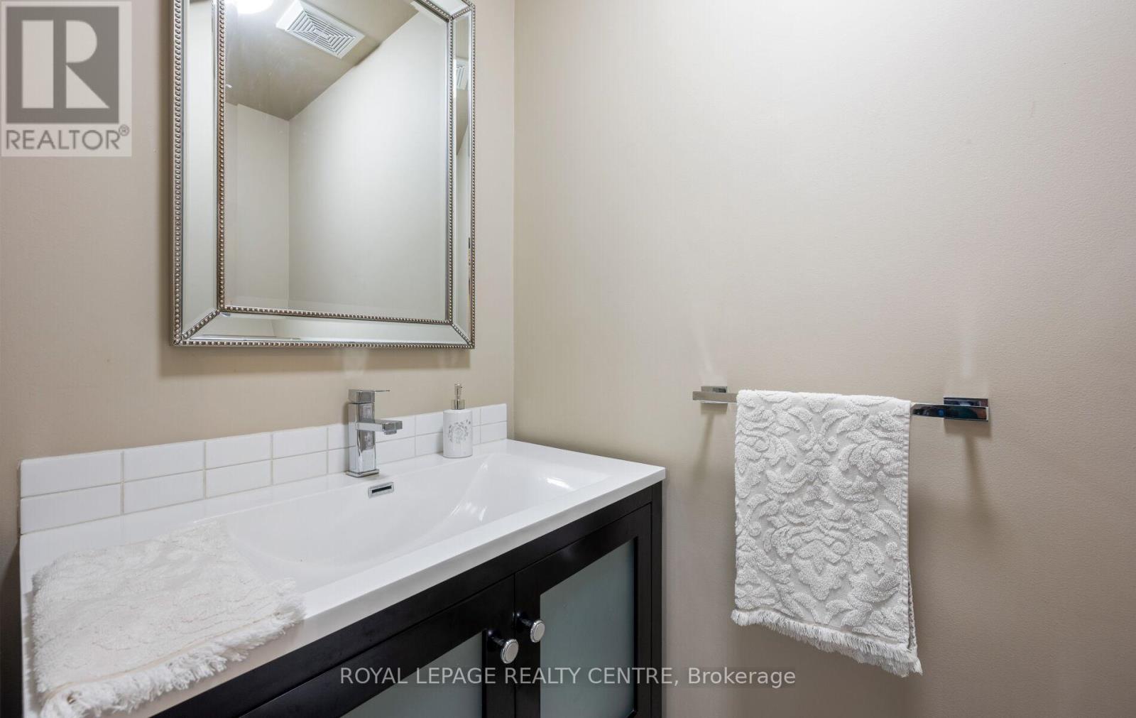 4383 Mayflower Drive, Mississauga, Ontario  L5R 1T4 - Photo 15 - W12516638