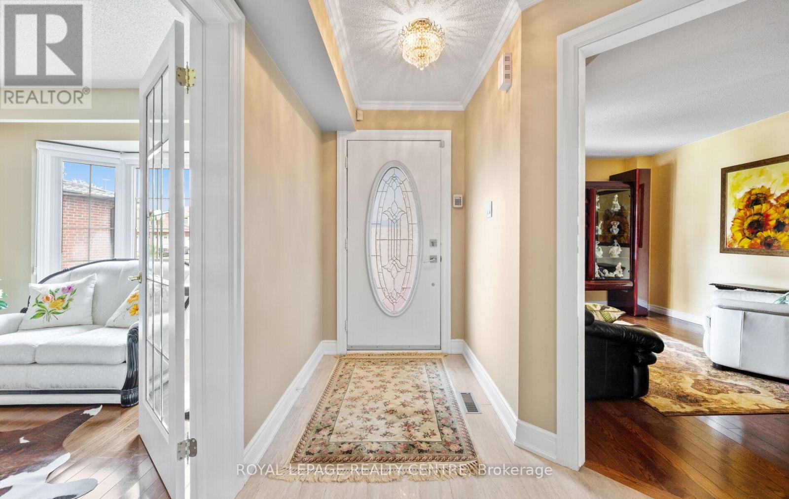 4383 Mayflower Drive, Mississauga, Ontario  L5R 1T4 - Photo 4 - W12516638