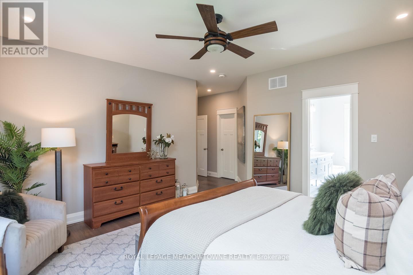 29 Barton Street, Milton, Ontario  L9T 1C7 - Photo 21 - W12516654