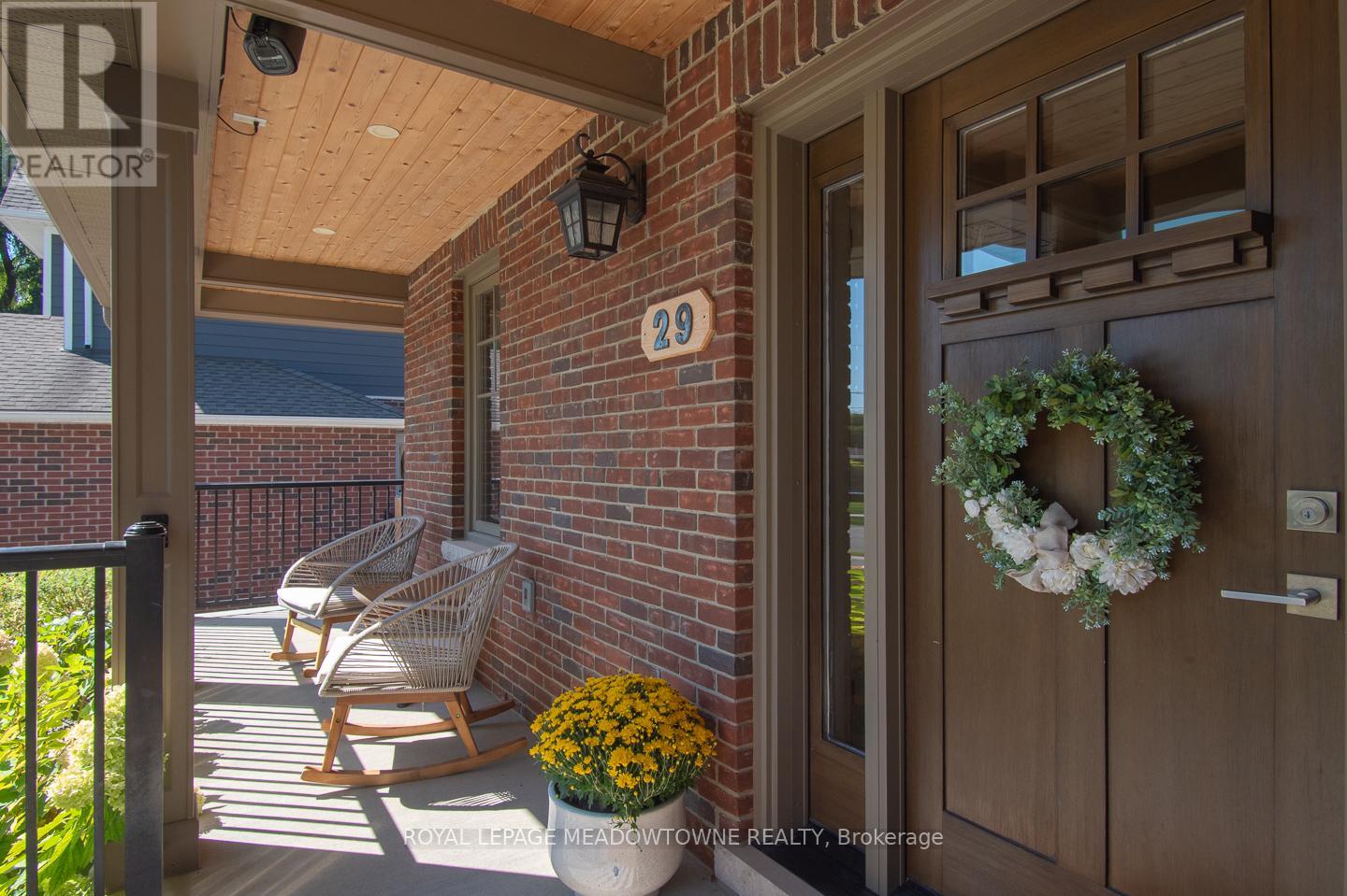 29 Barton Street, Milton, Ontario  L9T 1C7 - Photo 3 - W12516654