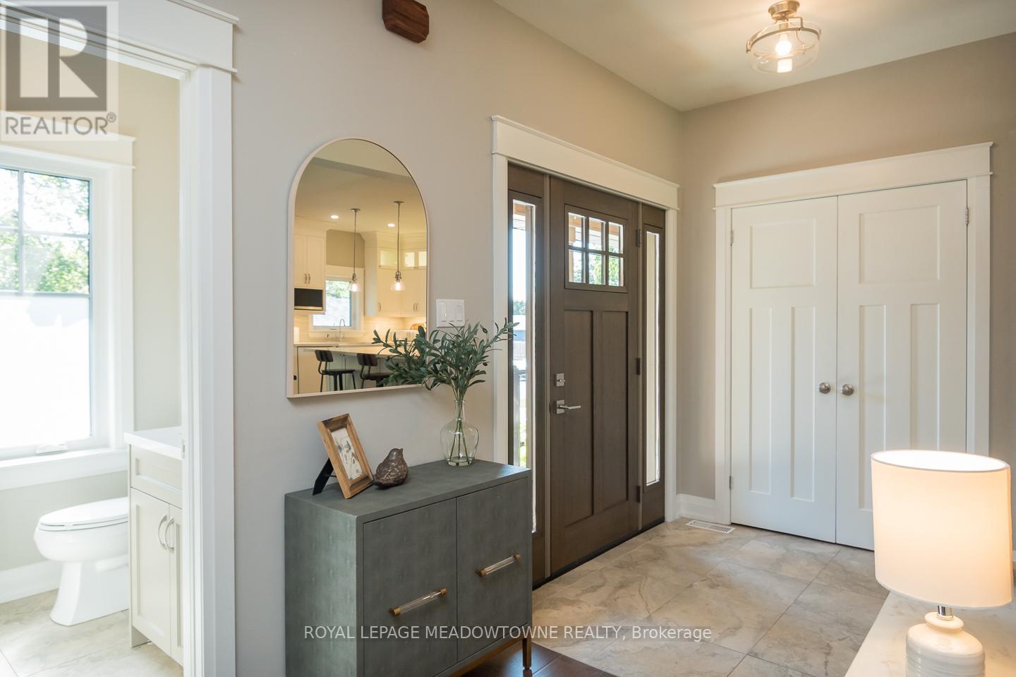 29 Barton Street, Milton, Ontario  L9T 1C7 - Photo 5 - W12516654