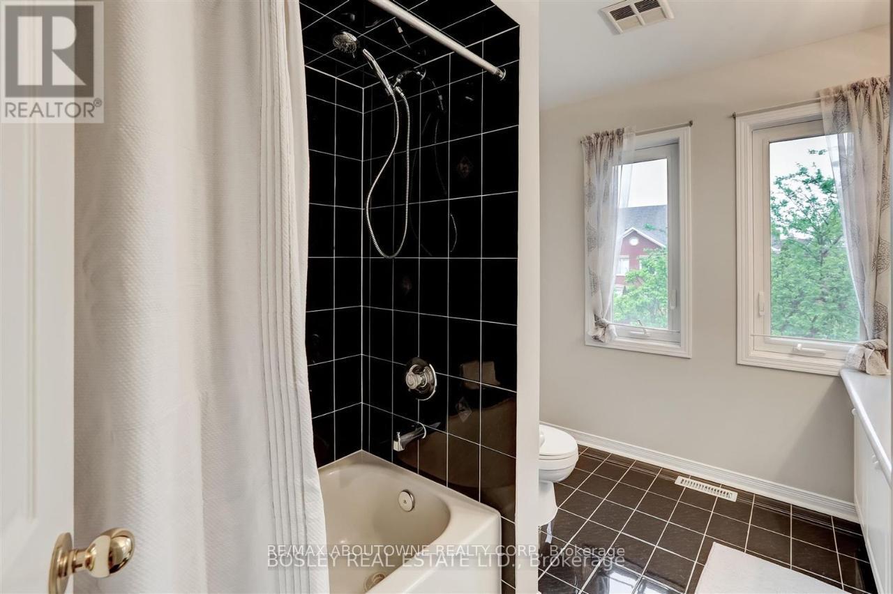 1176 Treetop Terrace, Oakville, Ontario  L6M 3N1 - Photo 25 - W12516664