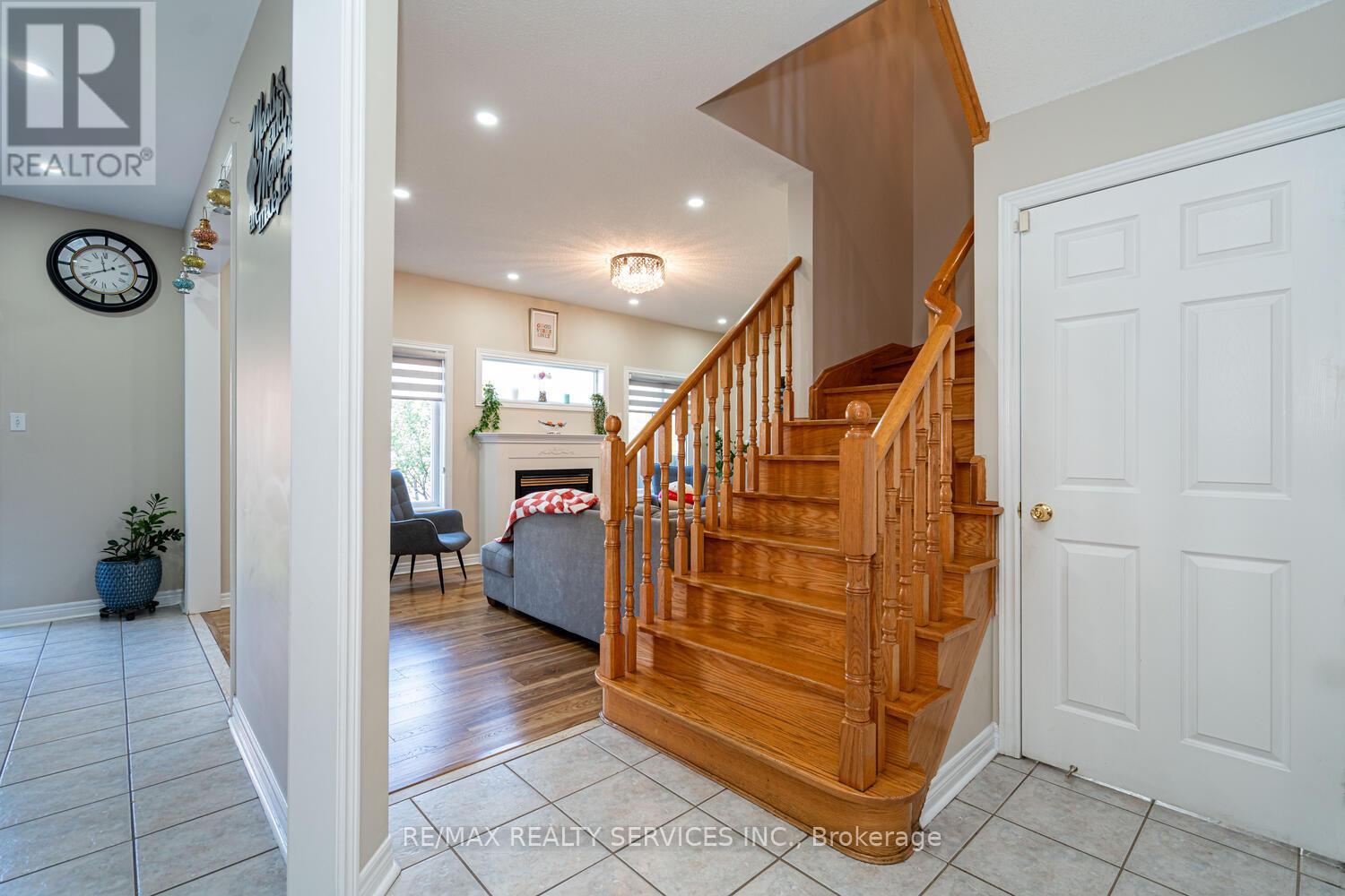 6 Foxhollow Road, Brampton, Ontario  L7A 1M3 - Photo 11 - W12516684