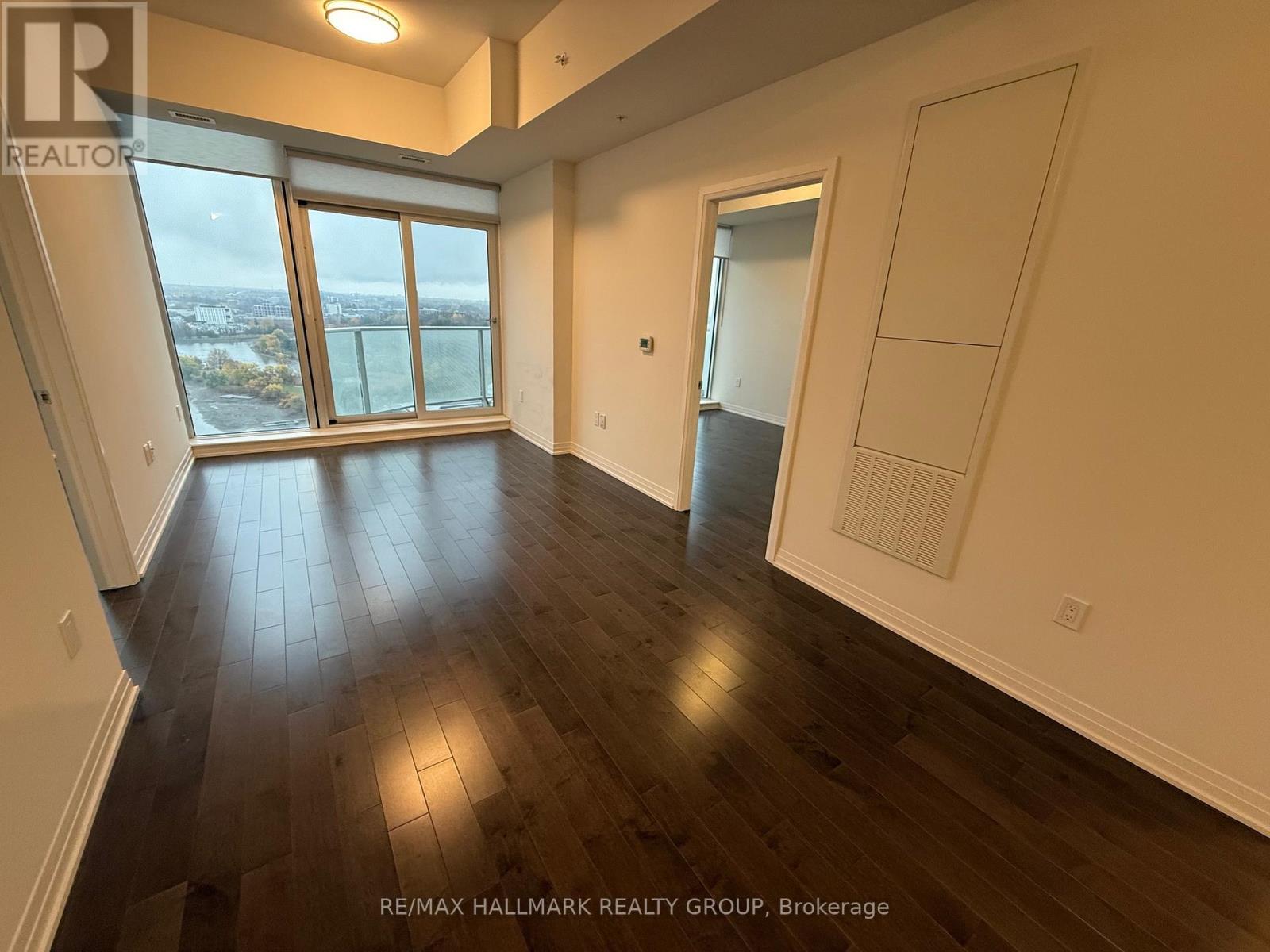 2406 - 805 Carling Avenue, Ottawa, Ontario  K1S 5W9 - Photo 2 - X12425743