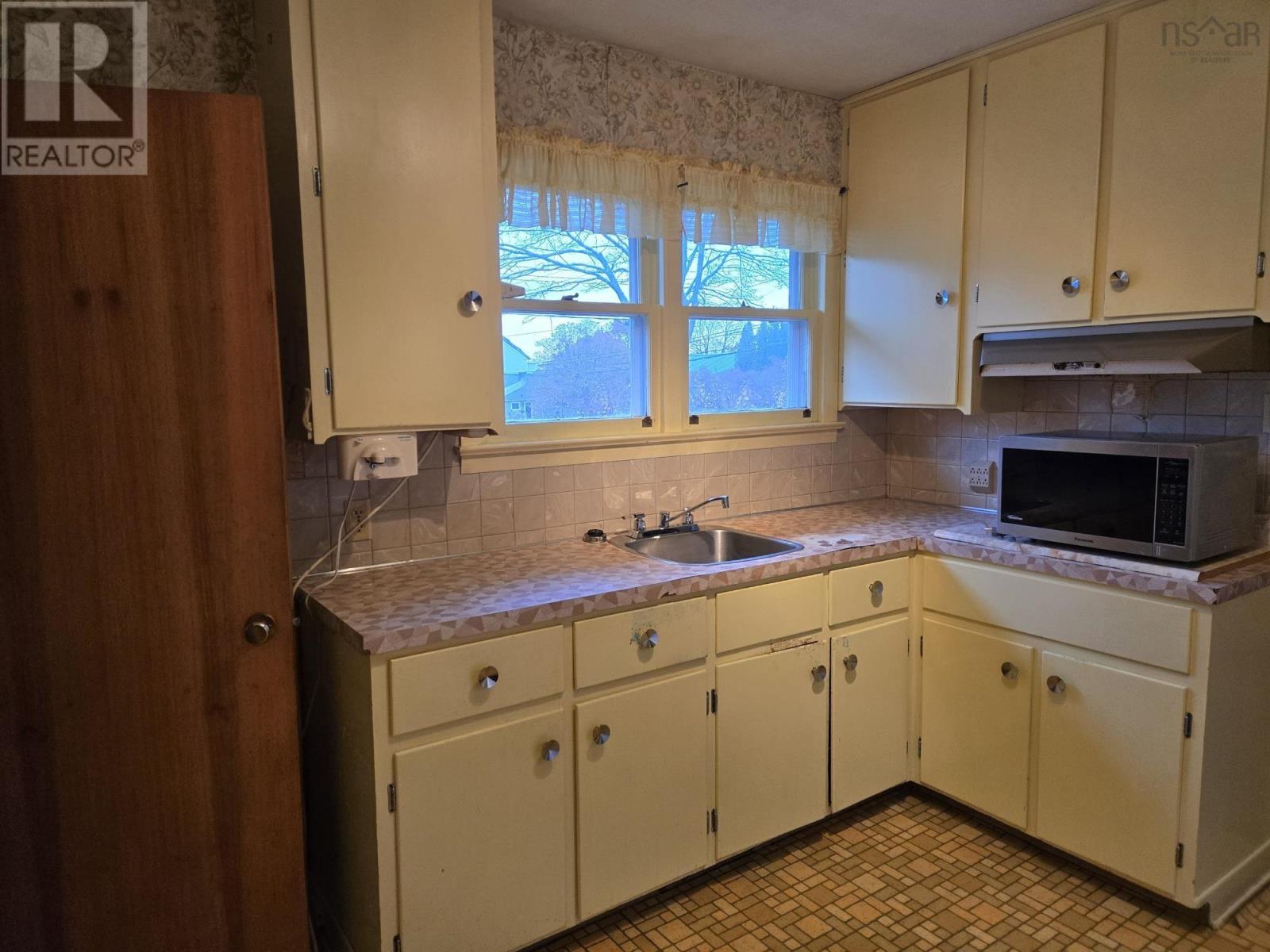 Property at 47 Beechwood Drive image 4