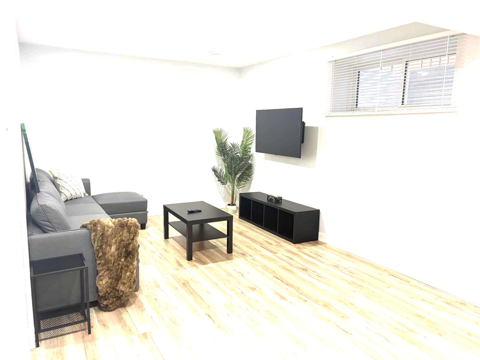 Bsmt 22056 80 Av Nw, Edmonton, Alberta T5T 7H9 - Photo 2 - E4464901