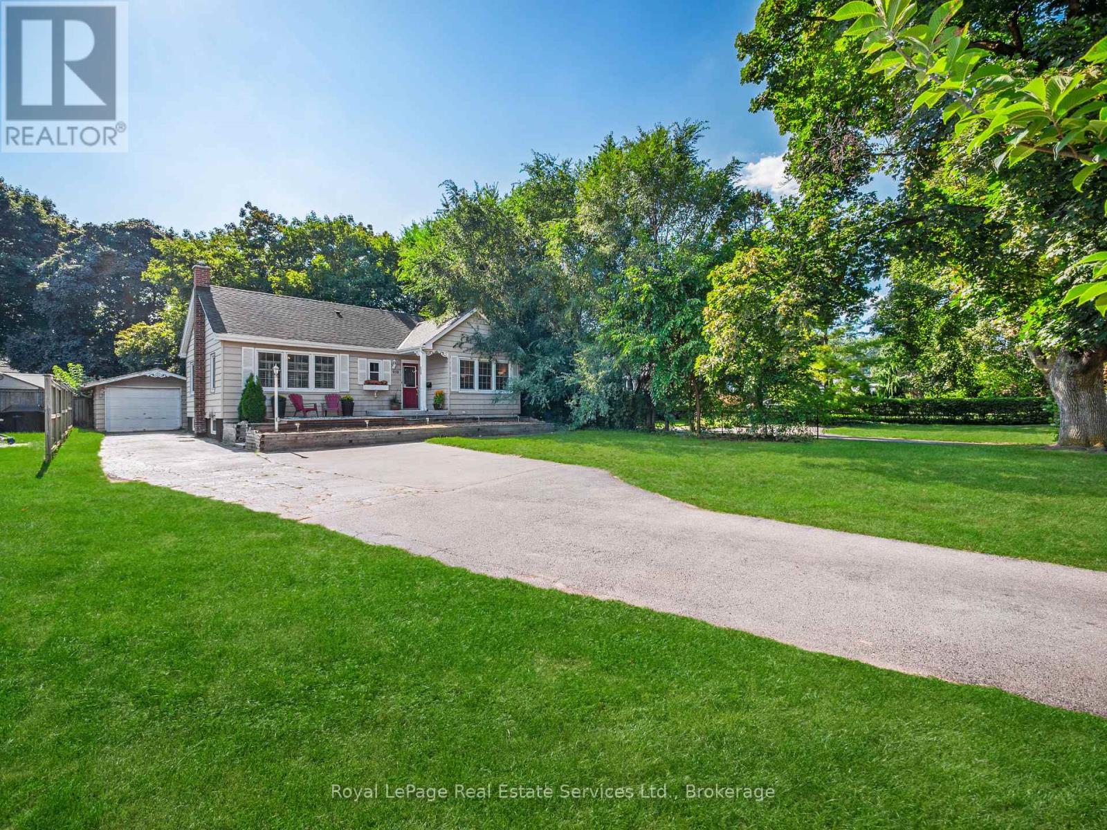 938 King Road, Burlington, Ontario L7T 3L3 - Photo 3 - W12406273