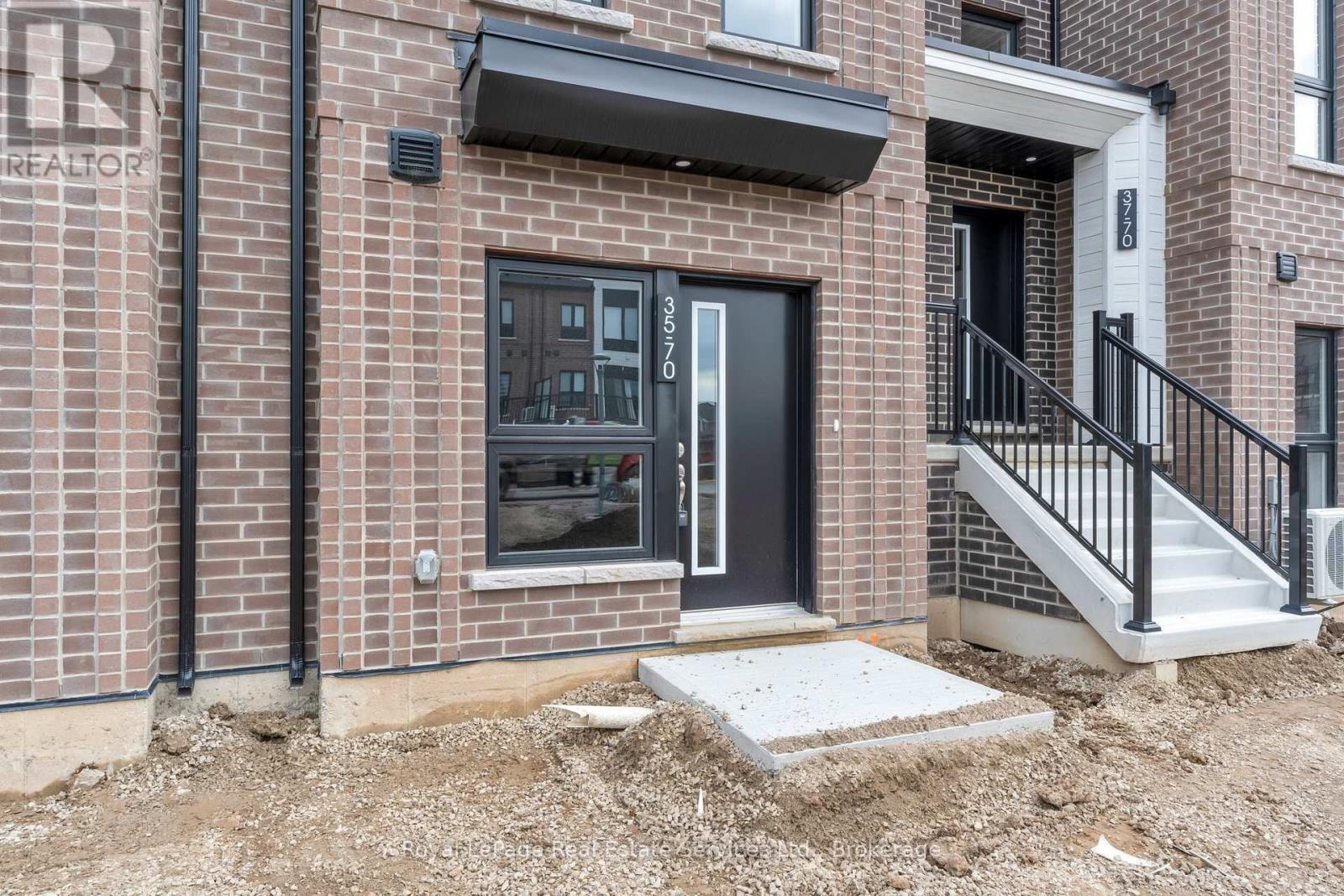 35 - 70 Kenesky Drive, Hamilton, Ontario  L8B 2A9 - Photo 2 - X12450463