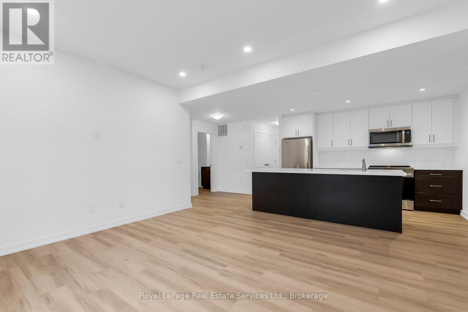 35 - 70 Kenesky Drive, Hamilton, Ontario  L8B 2A9 - Photo 3 - X12450463