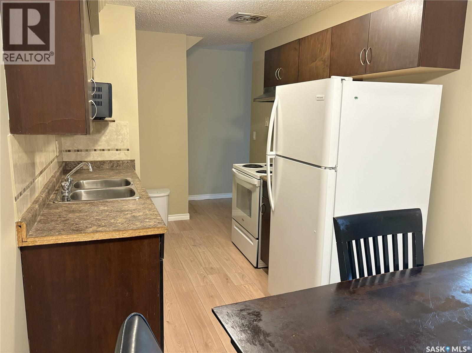 3936 Castle Road, Regina, Saskatchewan  S4S 6A4 - Photo 6 - SK023554