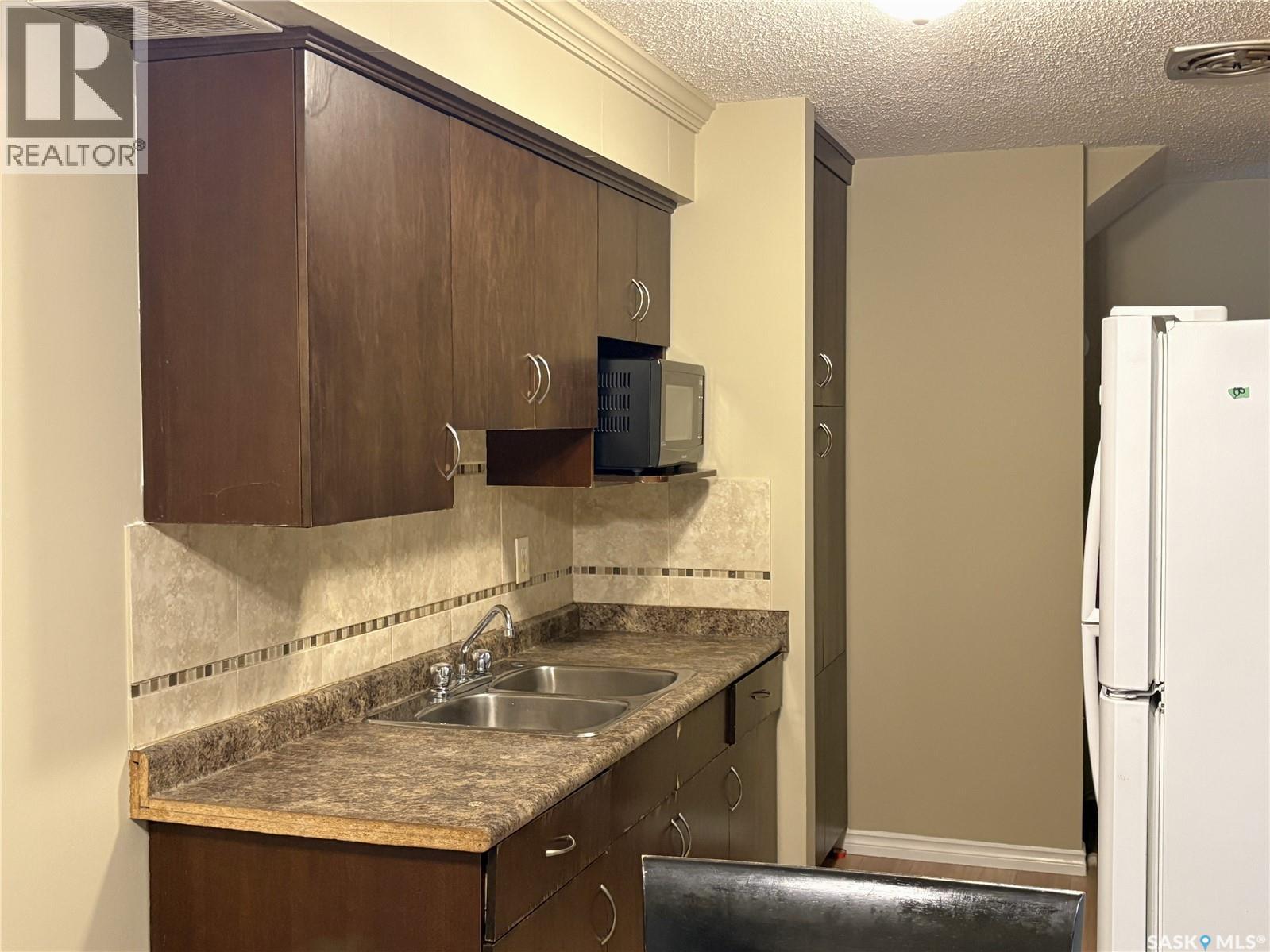 3936 Castle Road, Regina, Saskatchewan  S4S 6A4 - Photo 7 - SK023554