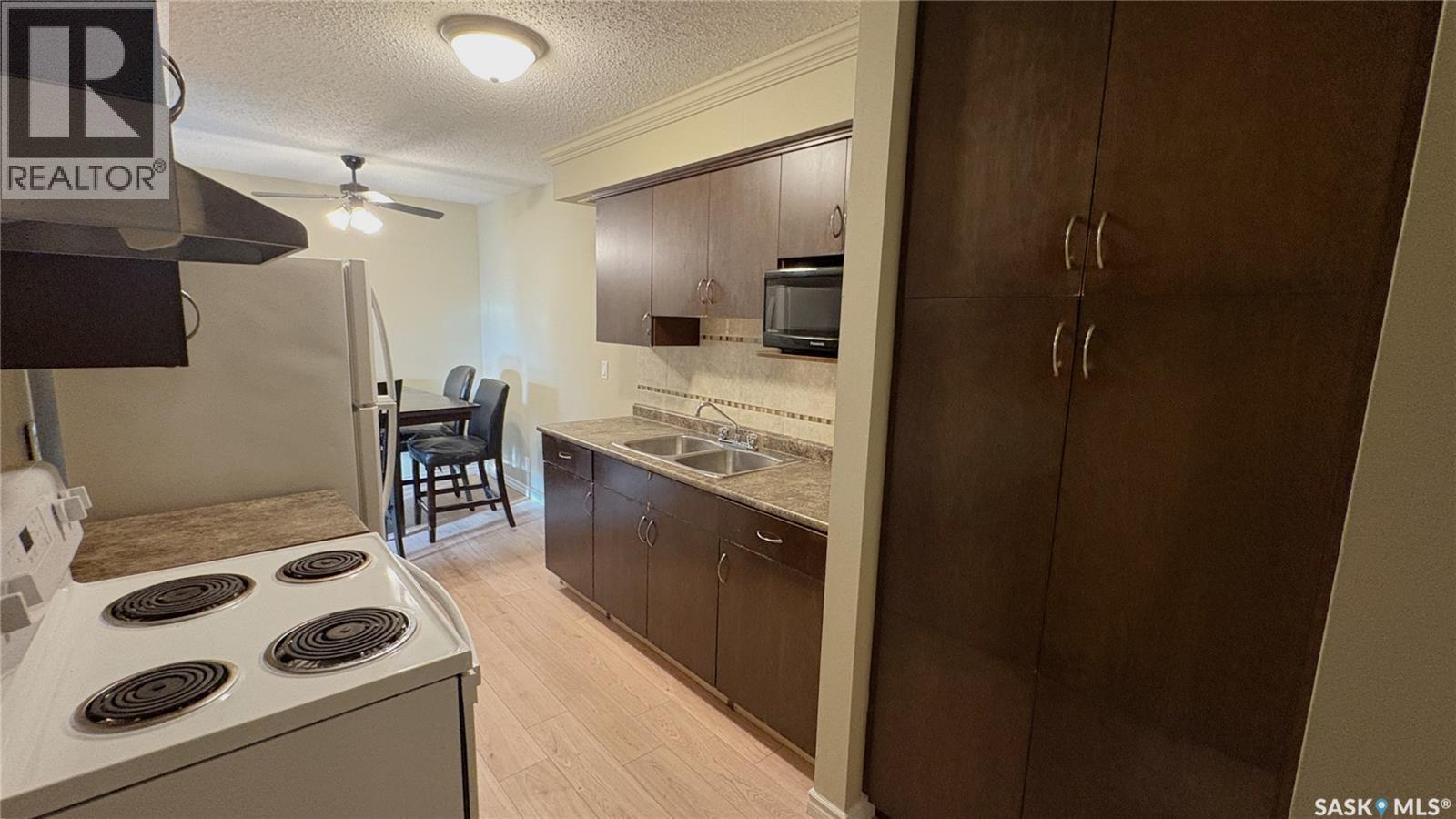 3936 Castle Road, Regina, Saskatchewan  S4S 6A4 - Photo 9 - SK023554