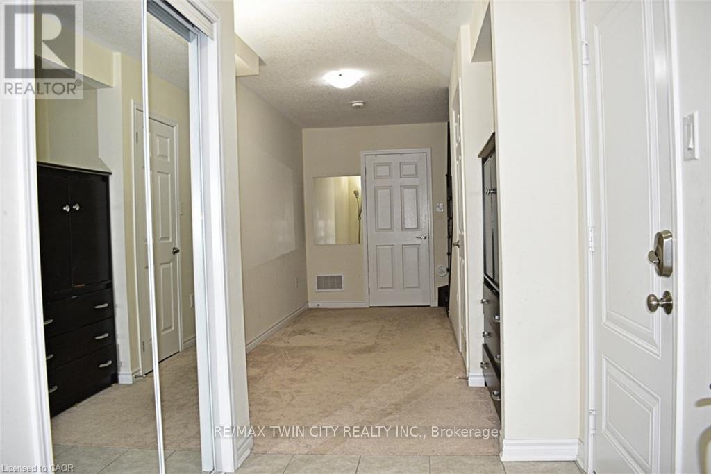 209 Netherby Lane, Kitchener, Ontario  N2R 0L9 - Photo 13 - X12516602