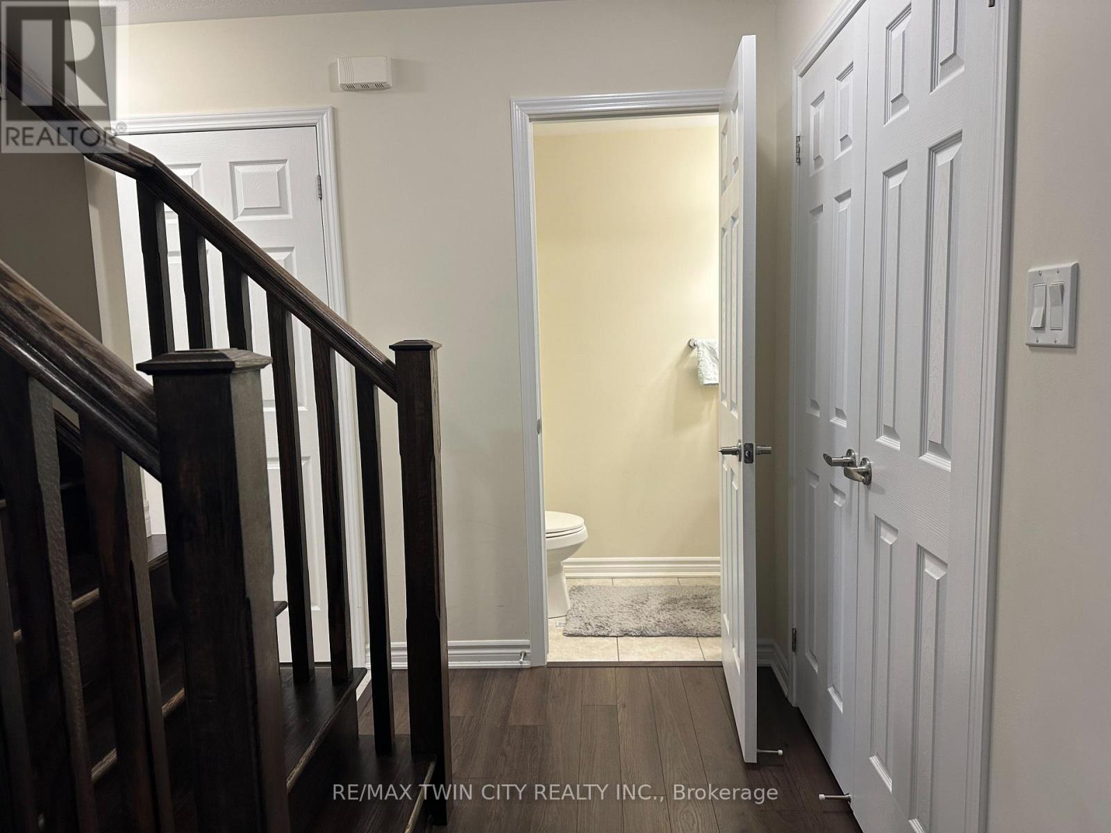 209 Netherby Lane, Kitchener, Ontario  N2R 0L9 - Photo 6 - X12516602