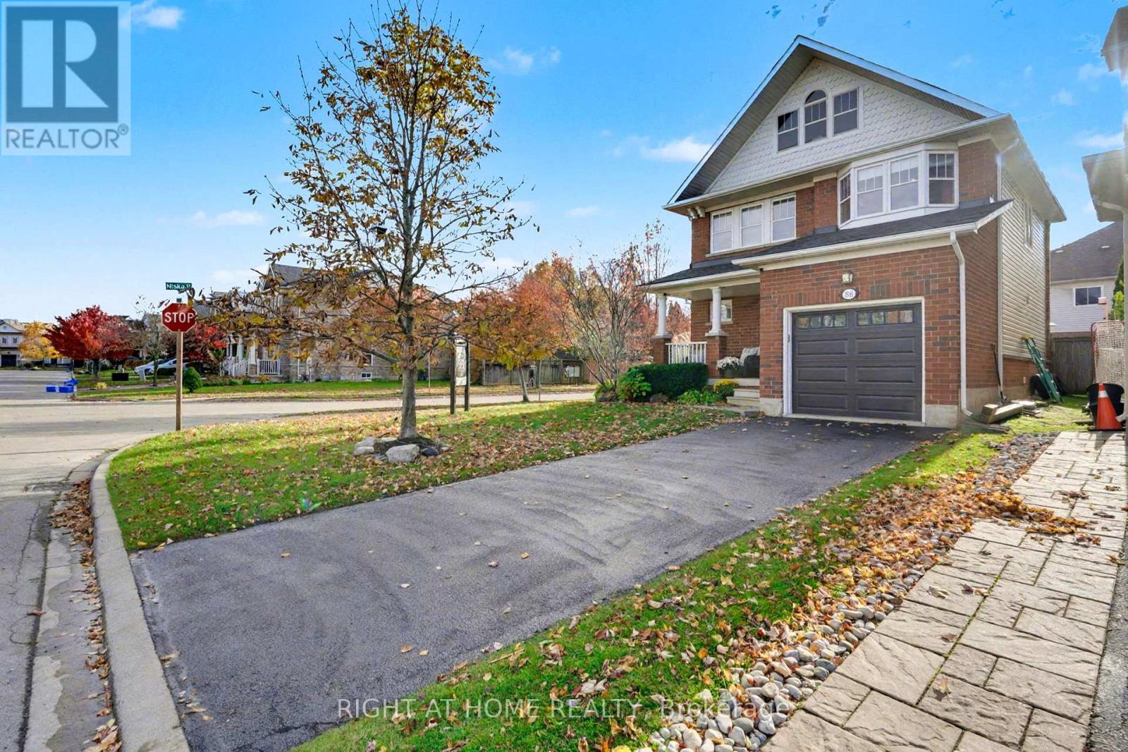 88 Buttercup Crescent, Hamilton, Ontario  L8B 0Y1 - Photo 3 - X12516636