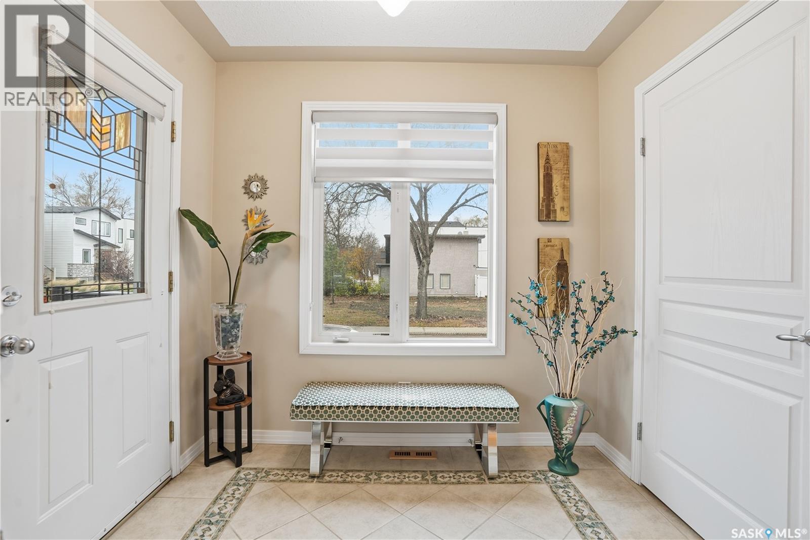 2576 Cameron Street, Regina, Saskatchewan  S4T 2W3 - Photo 2 - SK022406