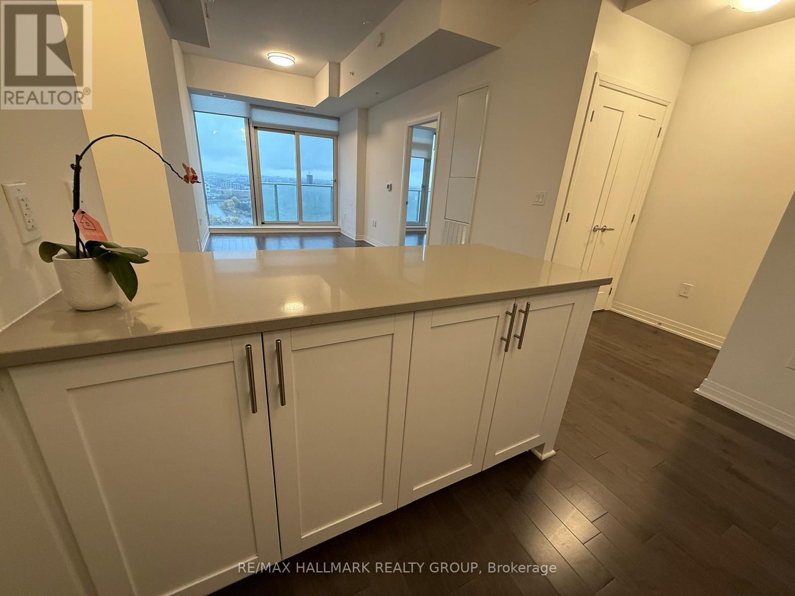 2406 - 805 Carling Avenue, Ottawa, Ontario  K1S 5W9 - Photo 11 - X12425743