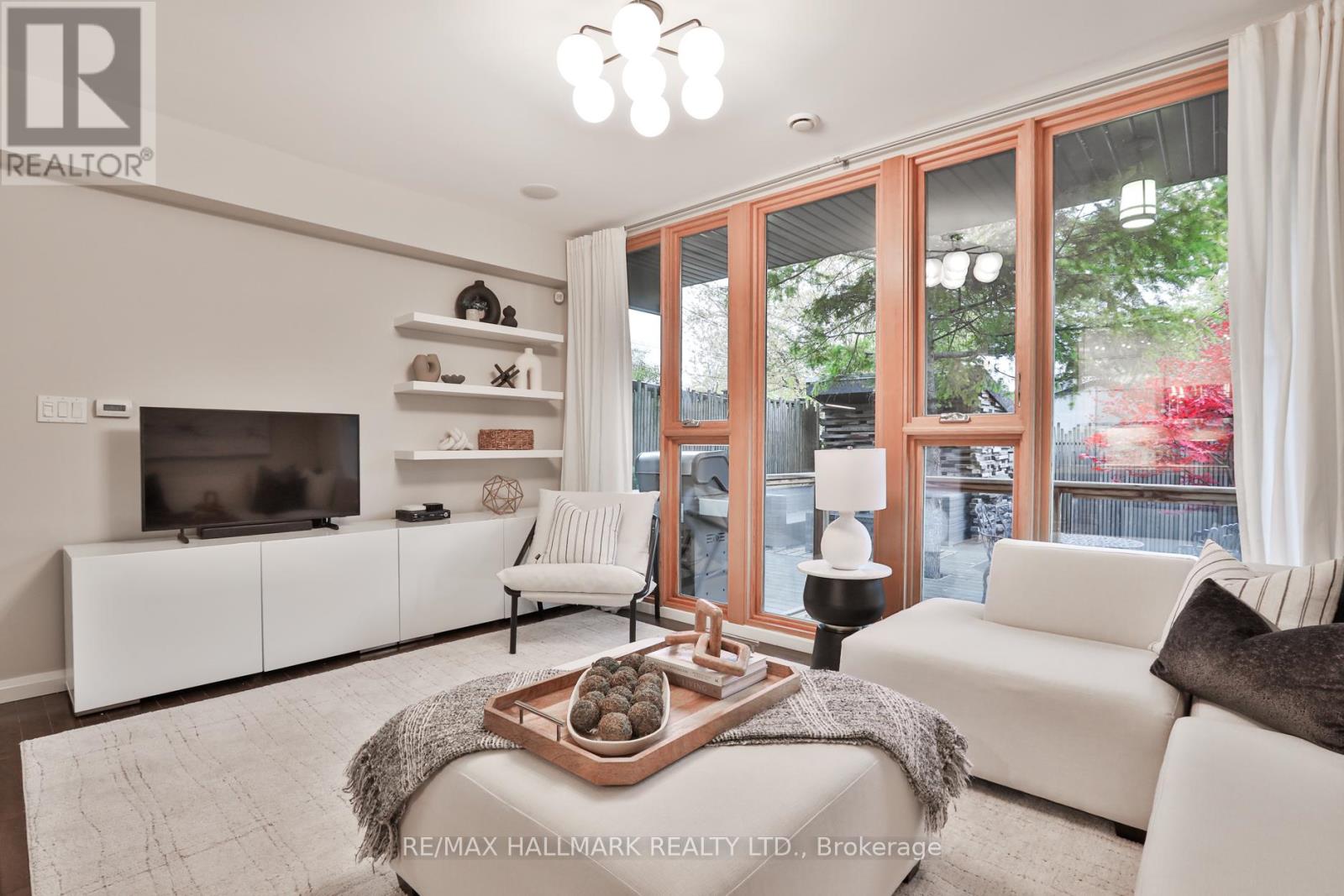 95 Ilford Road, Toronto, Ontario  M6G 2H4 - Photo 3 - C12516850