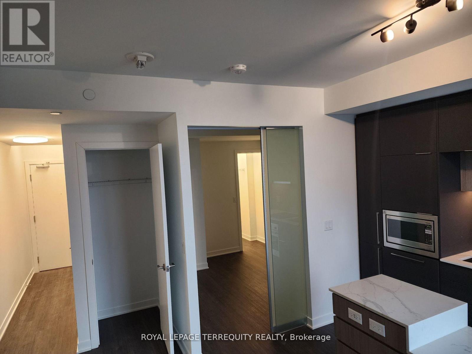 809 - 185 Alberta Avenue, Toronto, Ontario  M6C 0A5 - Photo 13 - C12516852