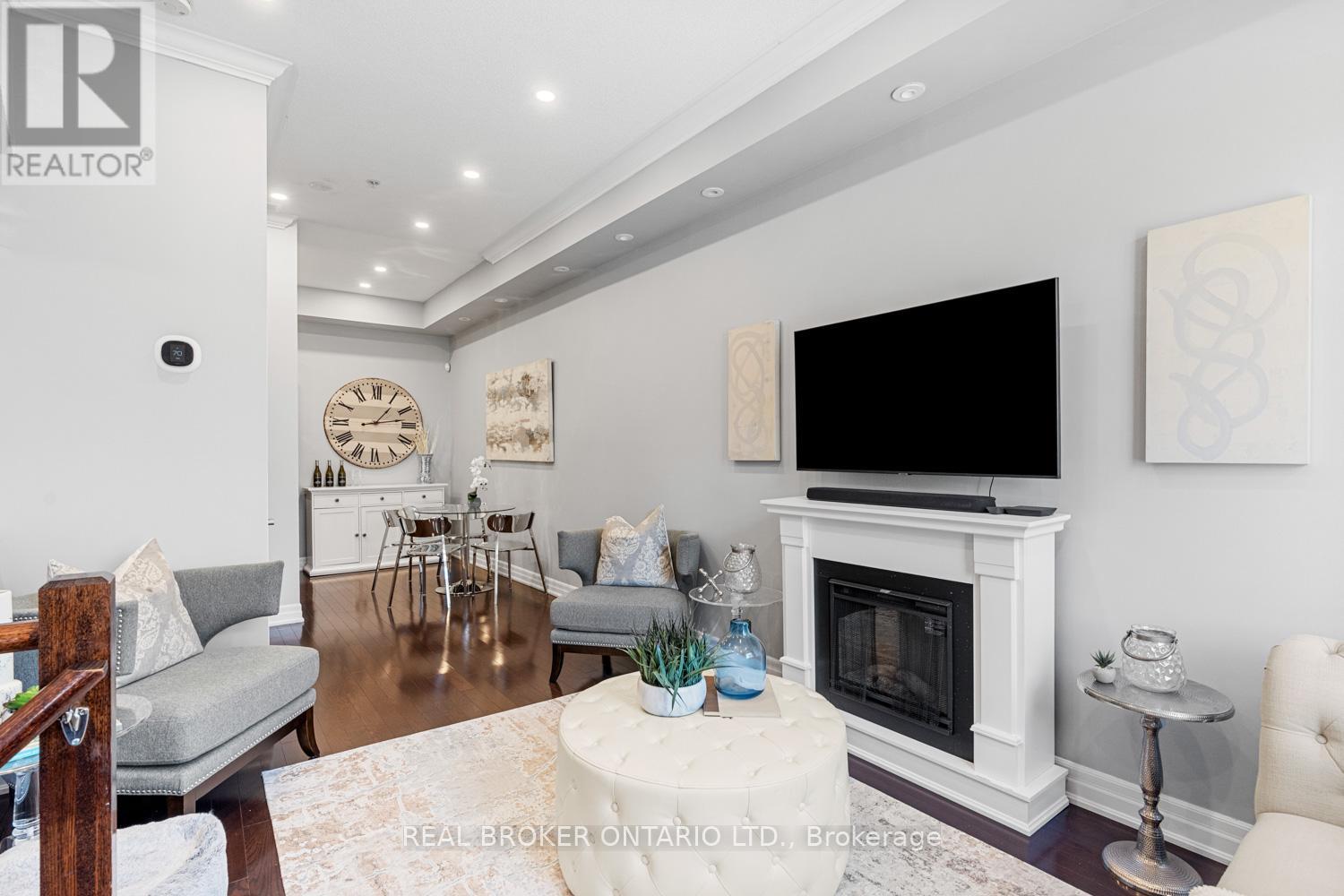 51 St Paul Street, Toronto, Ontario  M5A 3H2 - Photo 4 - C12516962