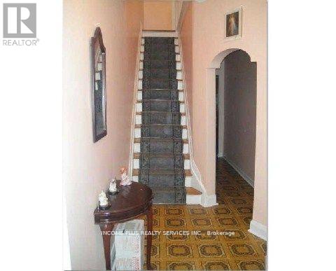 Upper - 176 Westmount Avenue, Toronto, Ontario  M6E 3M8 - Photo 2 - C12517000