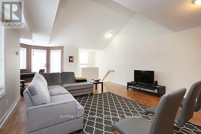 301 - 12 Brian Peck Crescent, Toronto, Ontario  M4G 4K4 - Photo 3 - C12517002