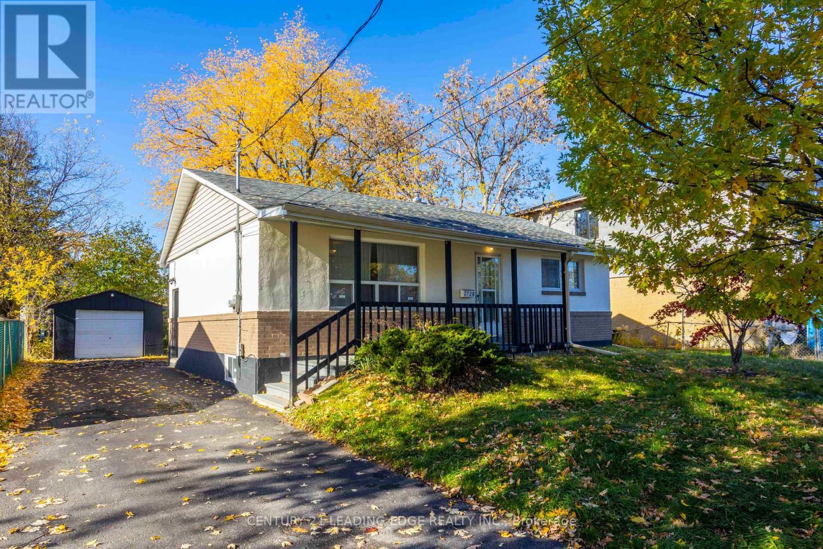 <div class="slider-price">$1,050,000</div><p>2728 Kennedy Road, Toronto, Ontario</p>