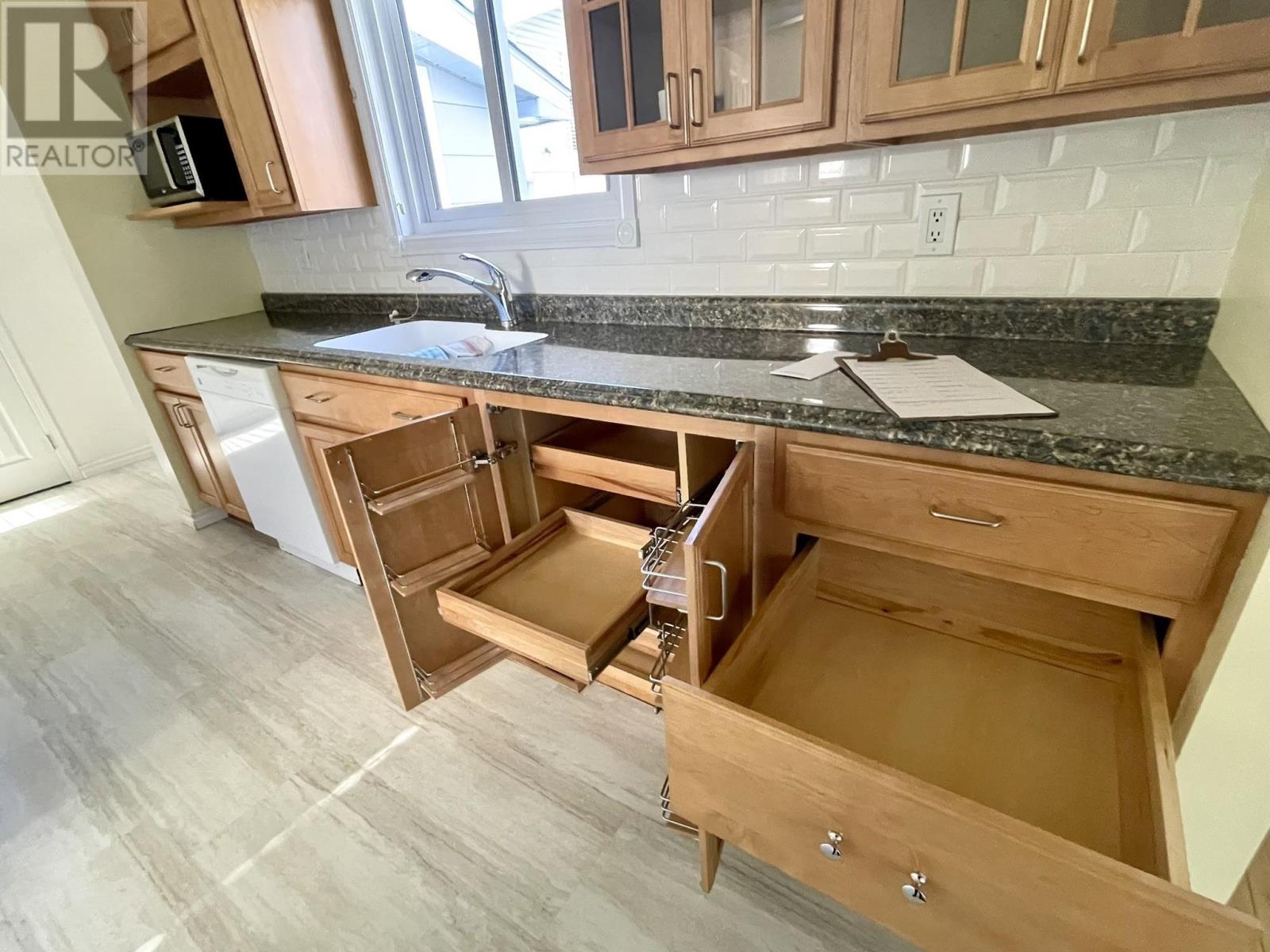 806 Sixth Ave S, Kenora, Ontario P9N 2C9 - Photo 5 - TB253407