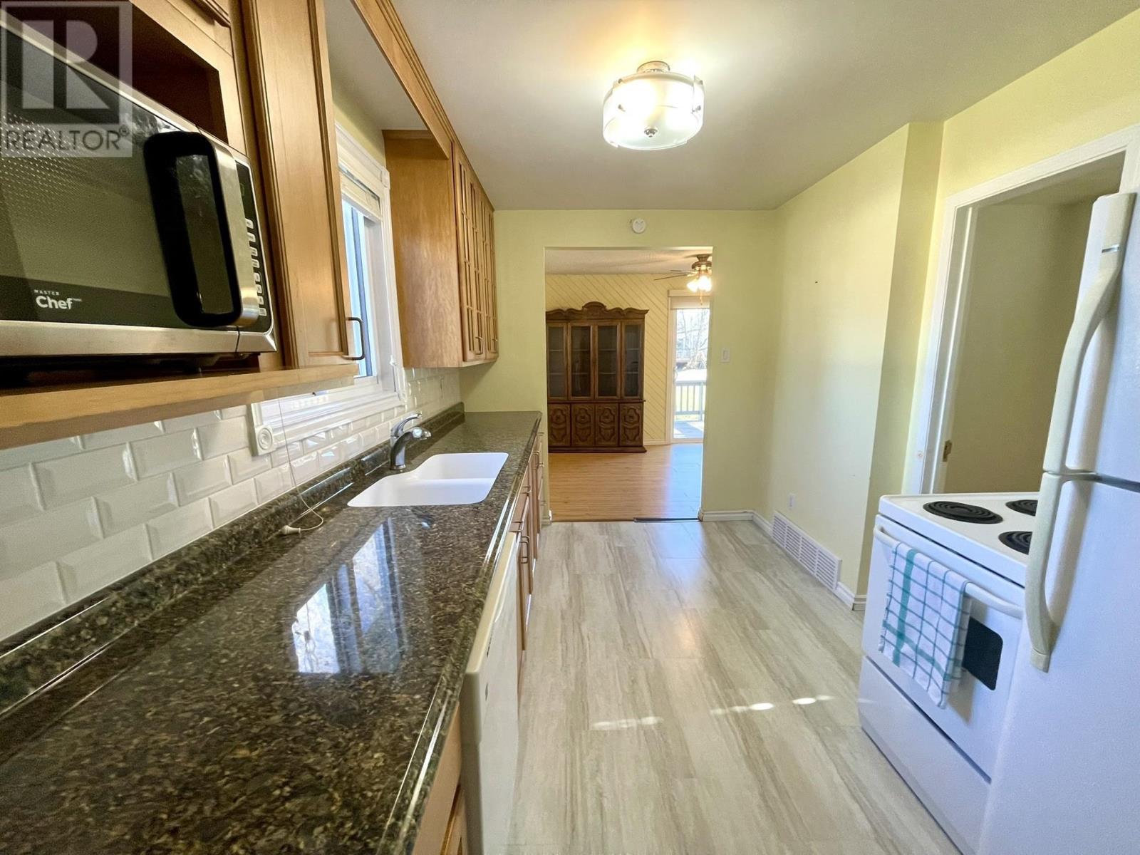 806 Sixth Ave S, Kenora, Ontario P9N 2C9 - Photo 2 - TB253407