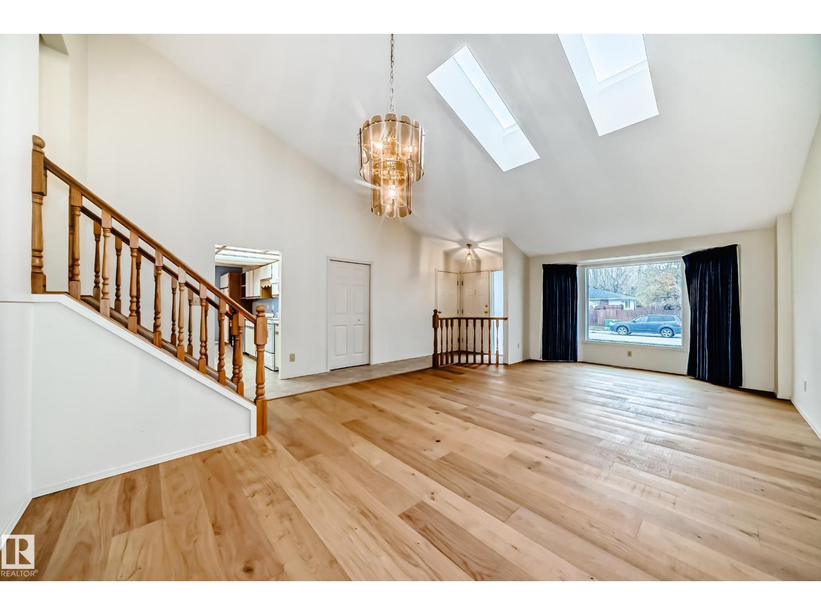 10407 40 Av Nw, Edmonton, Alberta  T6J 6L1 - Photo 4 - E4464902