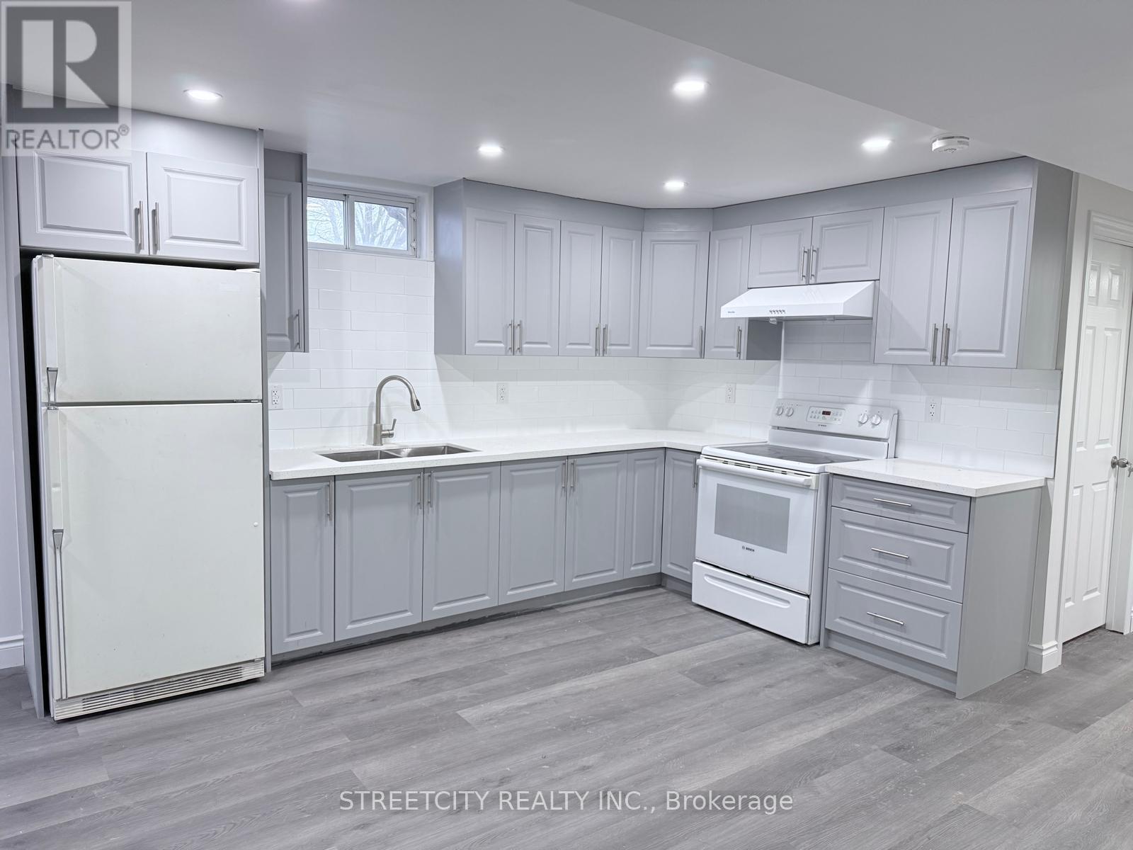 Lower - 31 Christians Drive, London East (East D), Ontario  N5V 4N9 - Photo 10 - X12517054