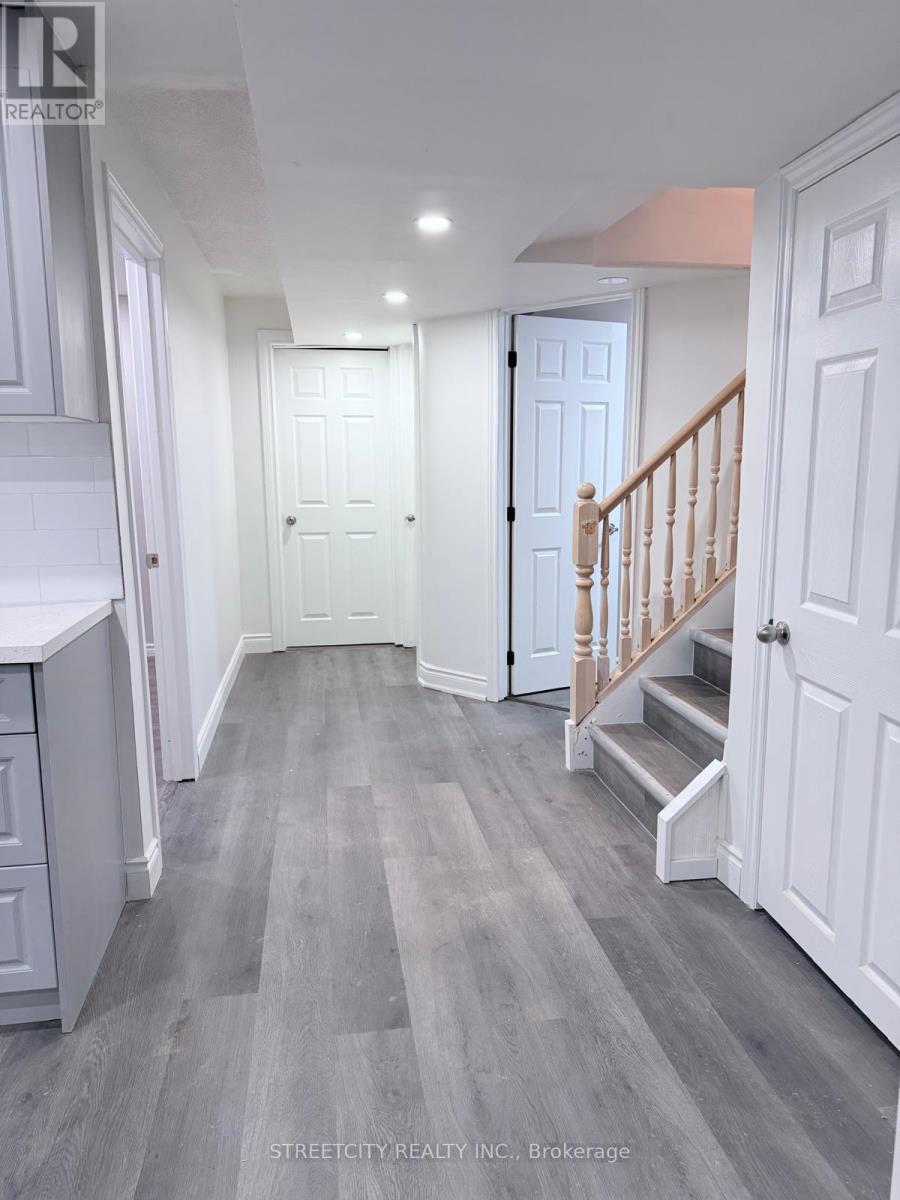 Lower - 31 Christians Drive, London East (East D), Ontario  N5V 4N9 - Photo 4 - X12517054