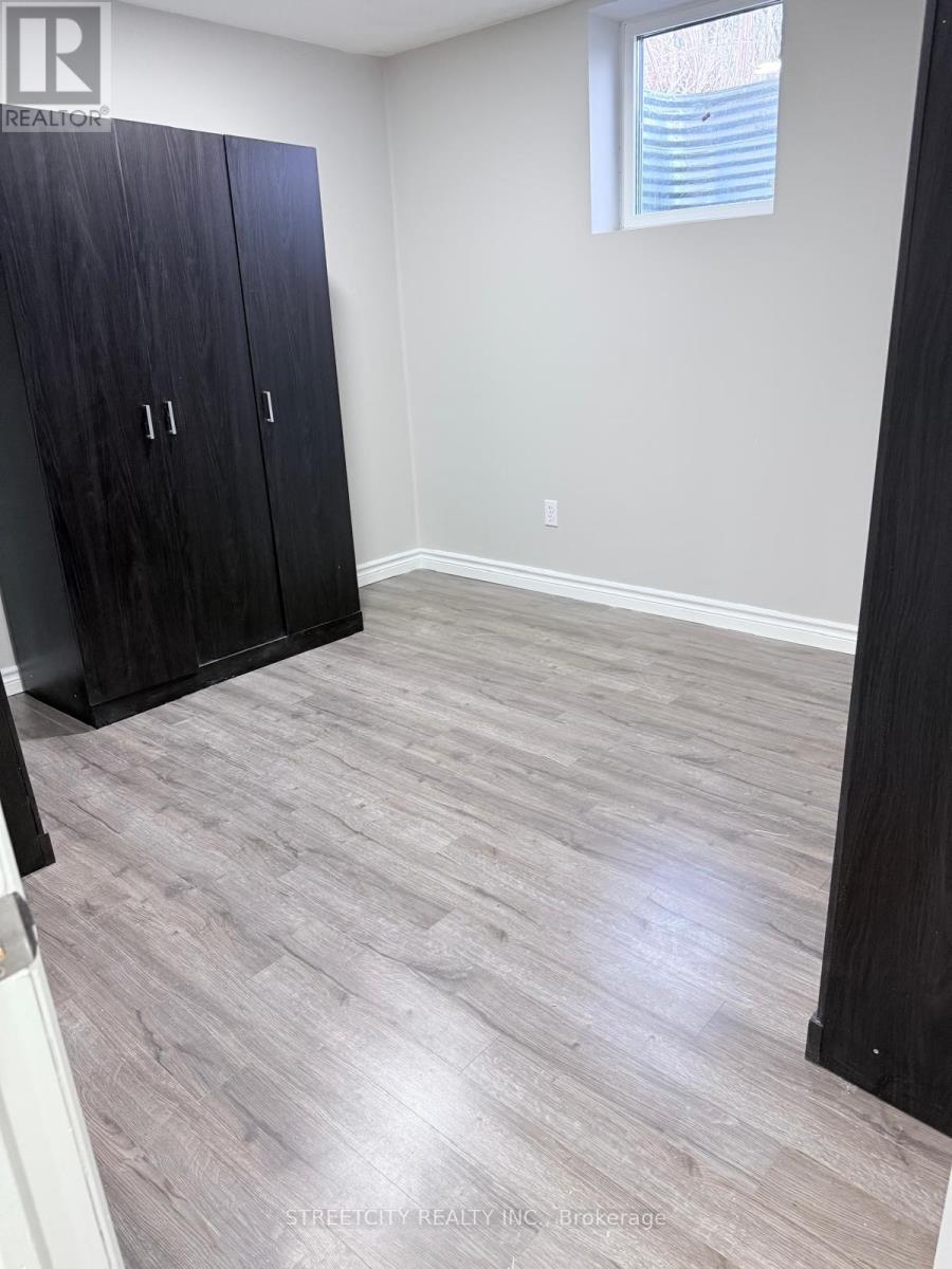 Lower - 31 Christians Drive, London East (East D), Ontario  N5V 4N9 - Photo 5 - X12517054