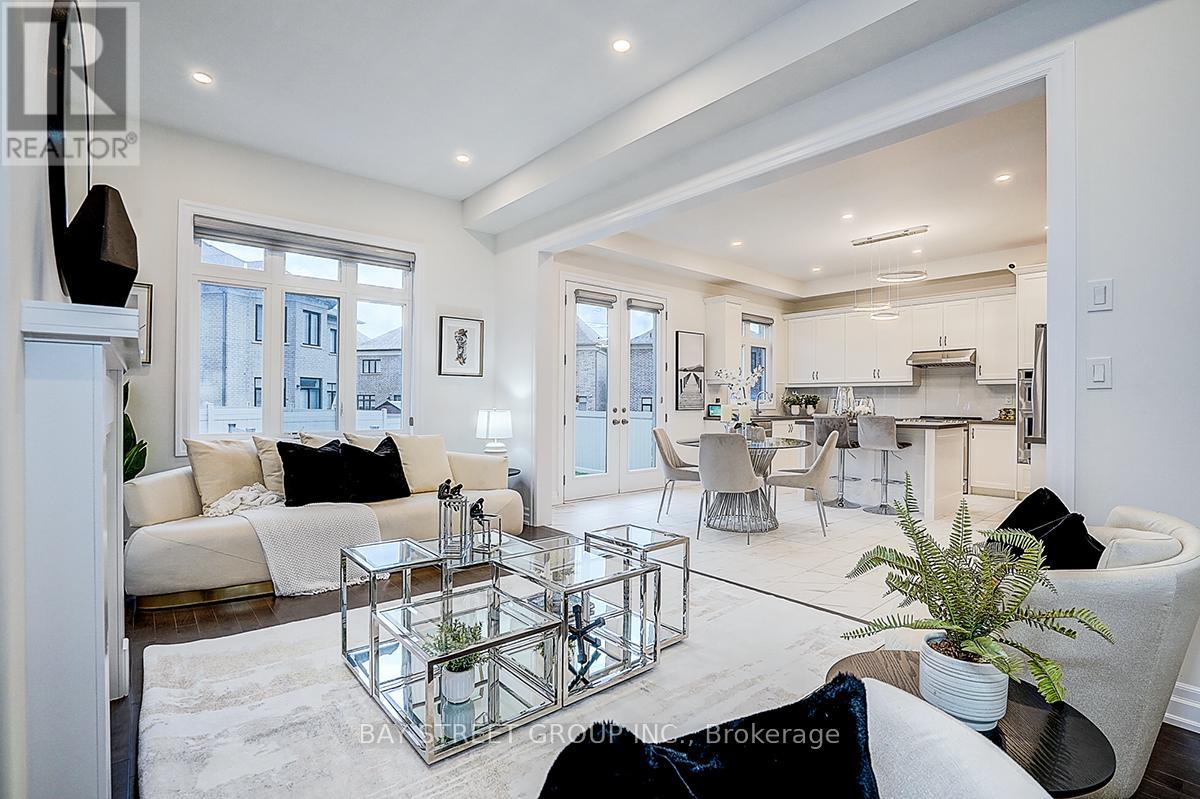 14 Botelho Circle, Aurora, Ontario  L4G 3X3 - Photo 10 - N12516722